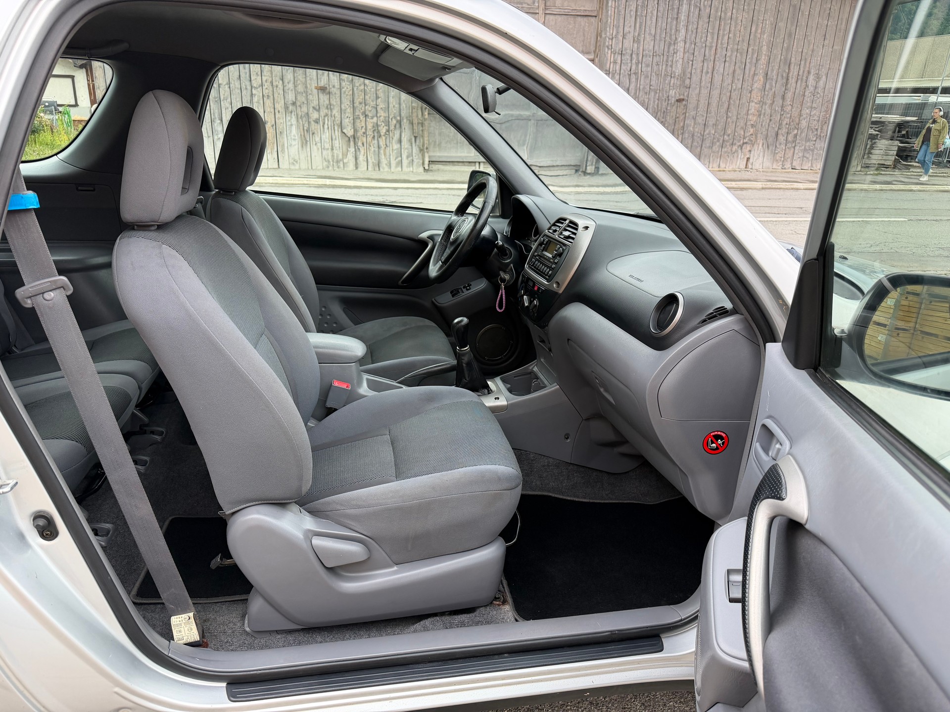 TOYOTA RAV-4 2.0 16V Mountain-image-5