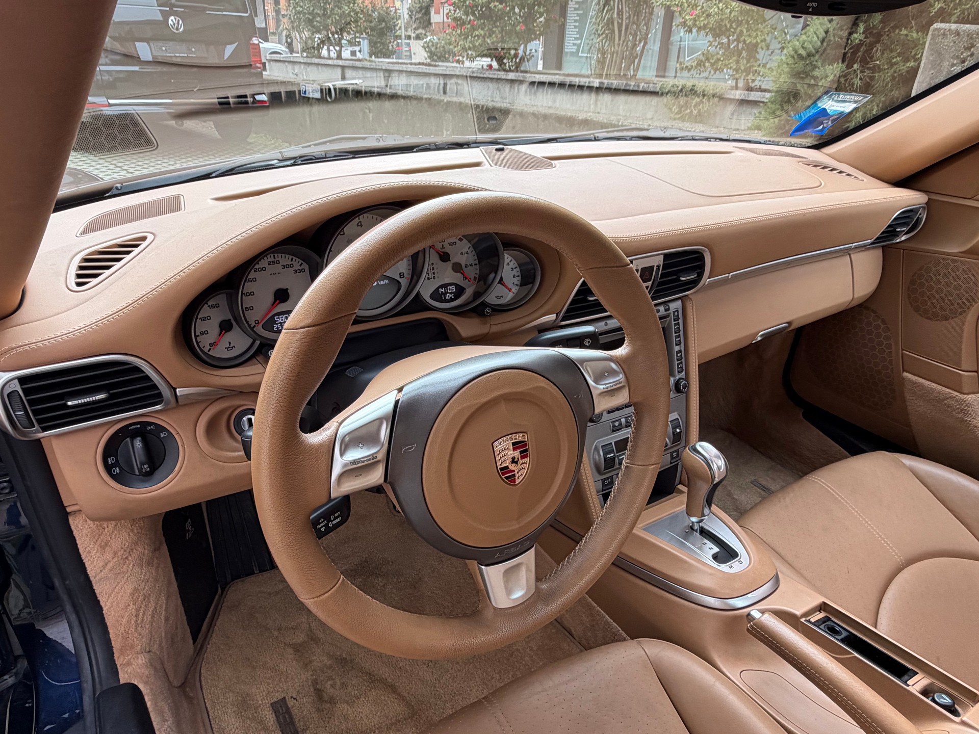 PORSCHE 911 Carrera 4S-image-9