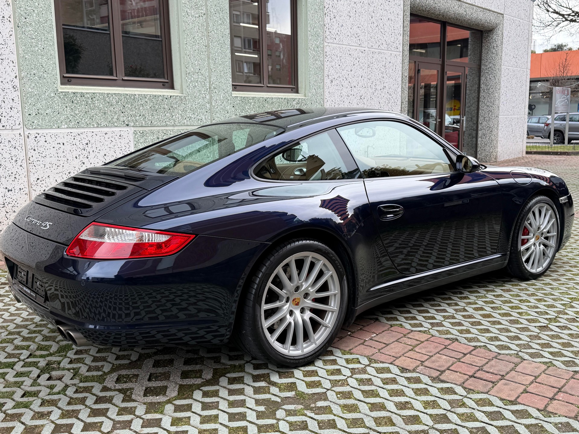 PORSCHE 911 Carrera 4S-image-5