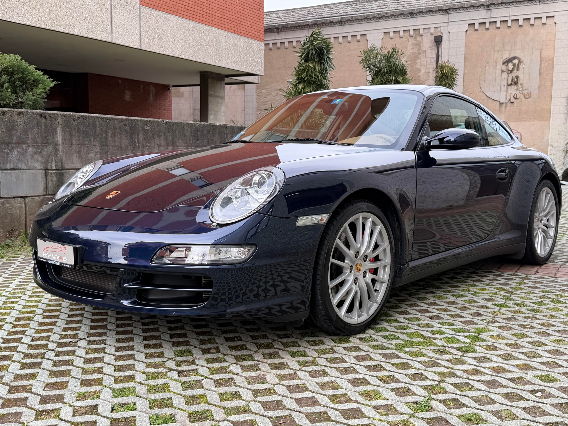 PORSCHE 911 Carrera 4S-image-1