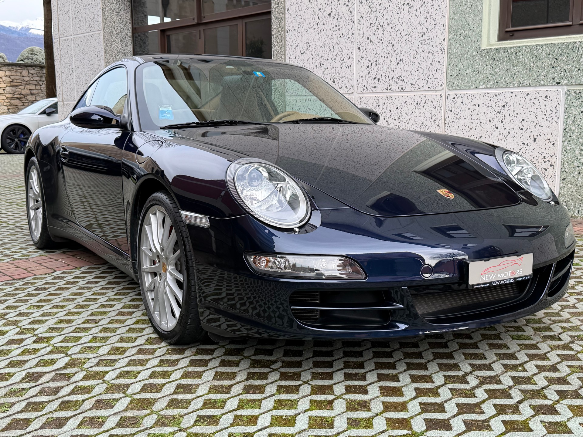PORSCHE 911 Carrera 4S-image-3