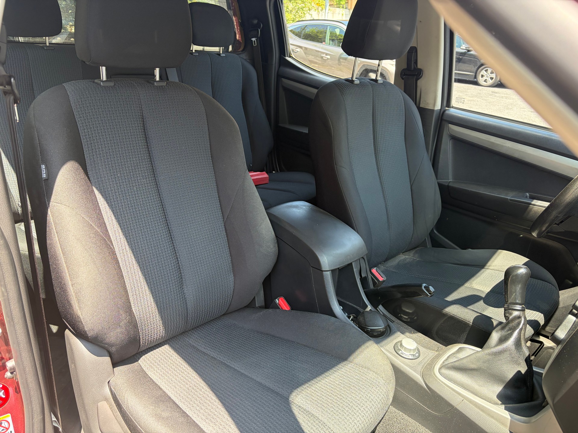 ISUZU D-MAX 2.5 Crew Cab Planet 4x4-image-8