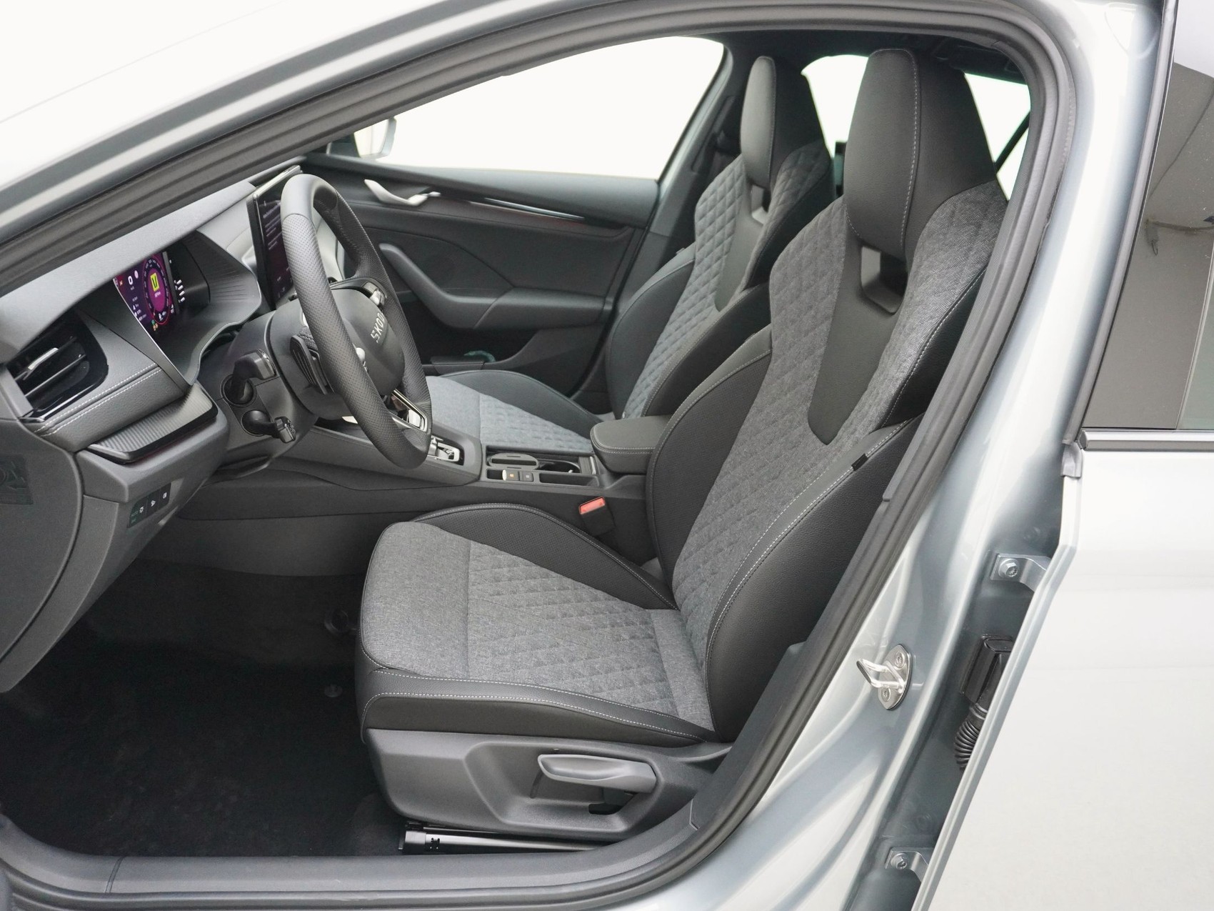SKODA Octavia 2.0 TSI SportLine 4x4 DSG-image-12