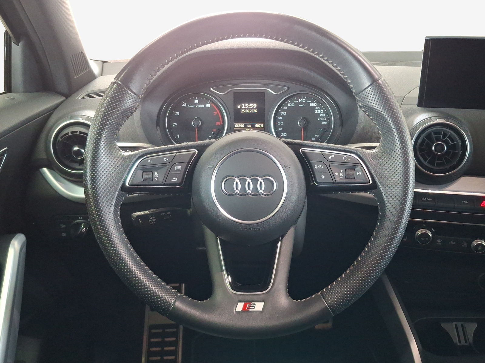 AUDI Q2 2.0 TFSI quattro S-tronic-image-9