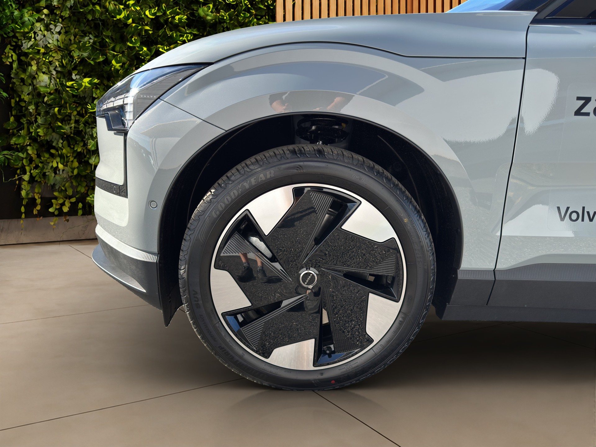 VOLVO EX30 E60 Twin Ultra Performance AWD-image-7
