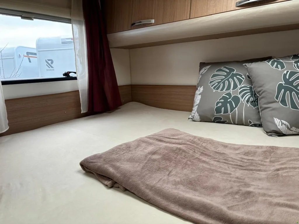 SUN LIVING M 46 SP***Premium-Ausstattung & zum unschlagbaren Preis***Schaltgetriebe 150PS *4 Plätzer *Radio *Doppelbett im Heck *Hubbett*-image-3