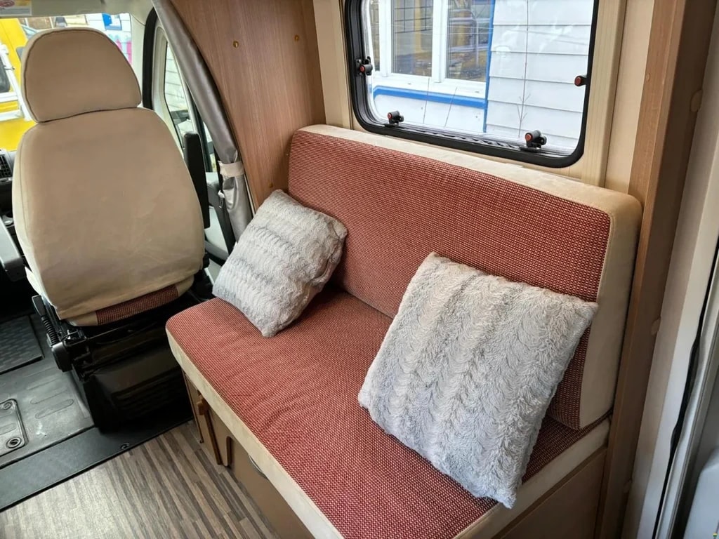 SUN LIVING M 46 SP***Premium-Ausstattung & zum unschlagbaren Preis***Schaltgetriebe 150PS *4 Plätzer *Radio *Doppelbett im Heck *Hubbett*-image-17