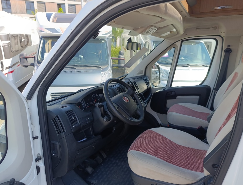 SUN LIVING M 46 SP***Premium-Ausstattung & zum unschlagbaren Preis***Schaltgetriebe 150PS *4 Plätzer *Radio *Doppelbett im Heck *Hubbett*-image-9