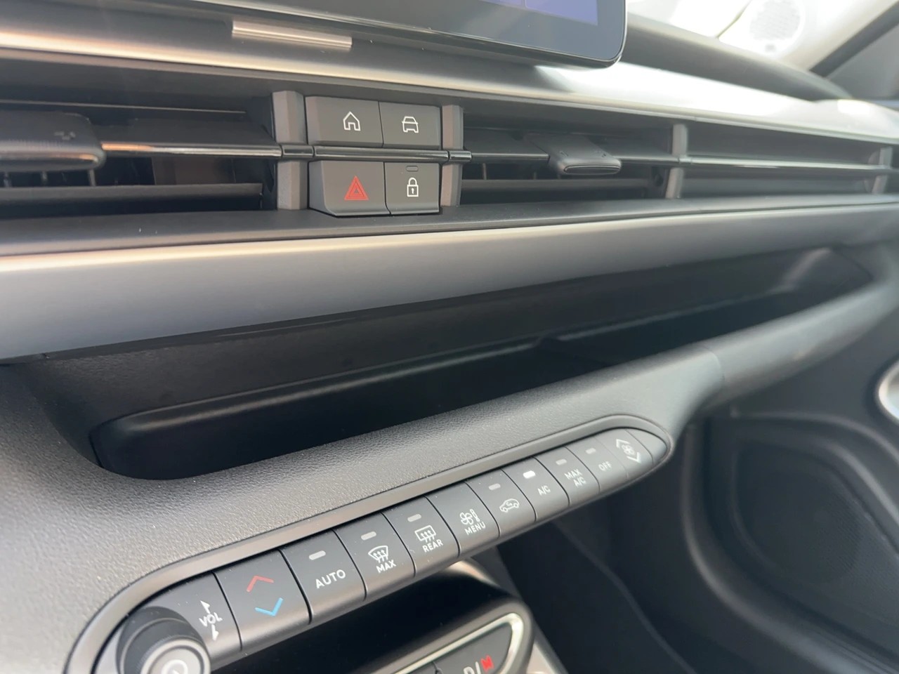 JEEP Avenger 54kWh Altitude Plus-image-11