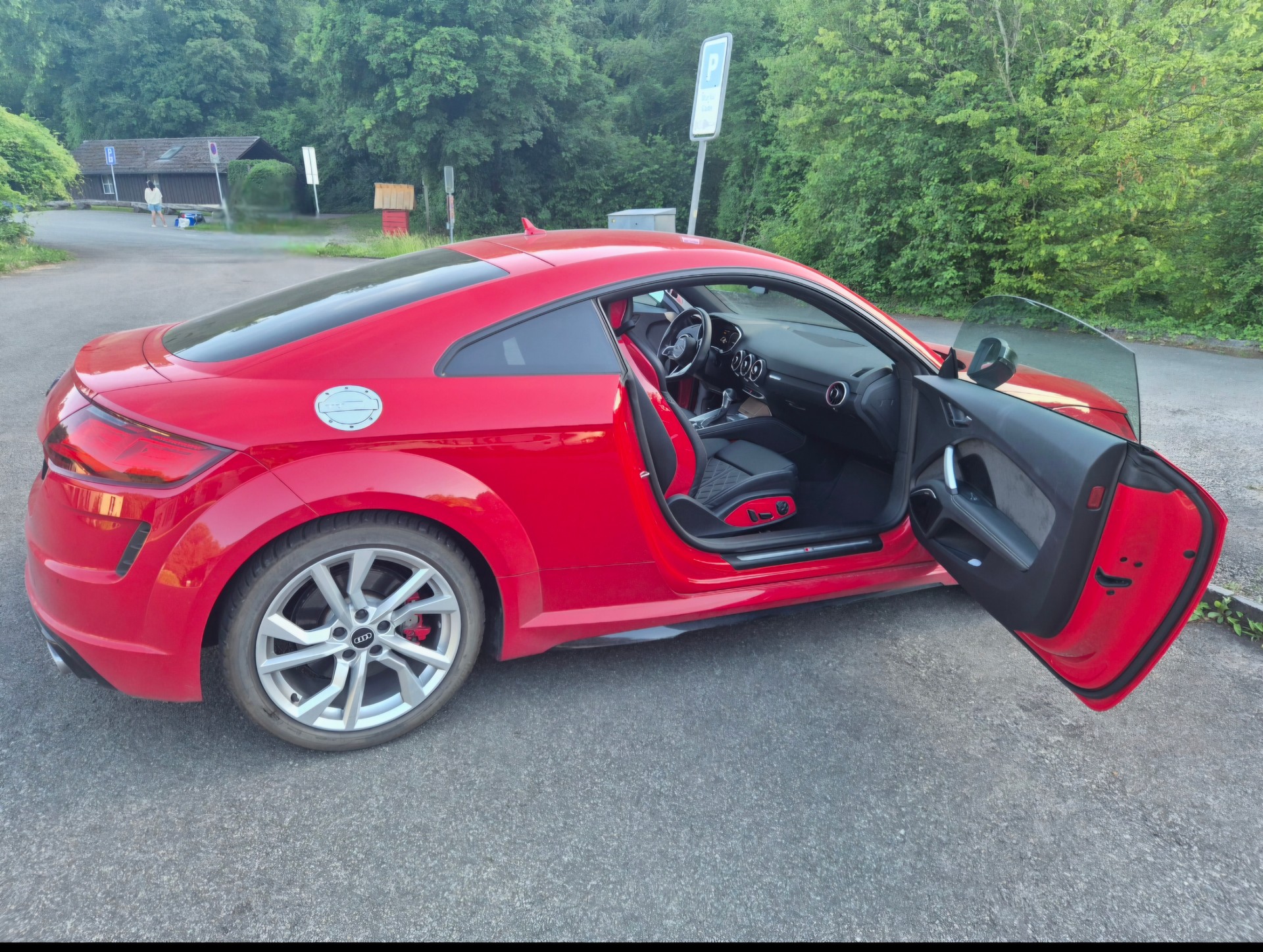 AUDI TTS-image-1
