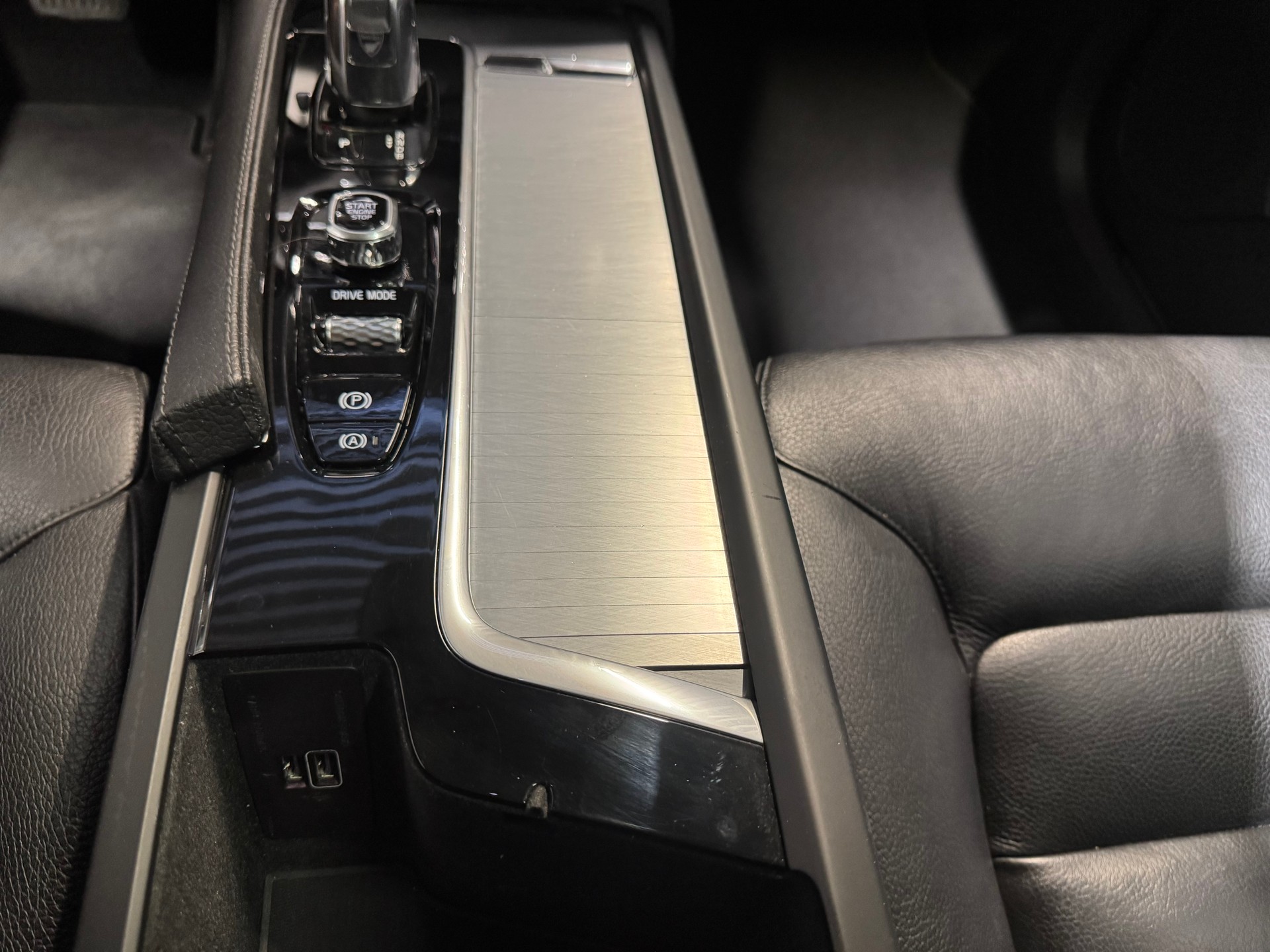 VOLVO XC90 T8 eAWD Inscription Geartronic (40)-image-18