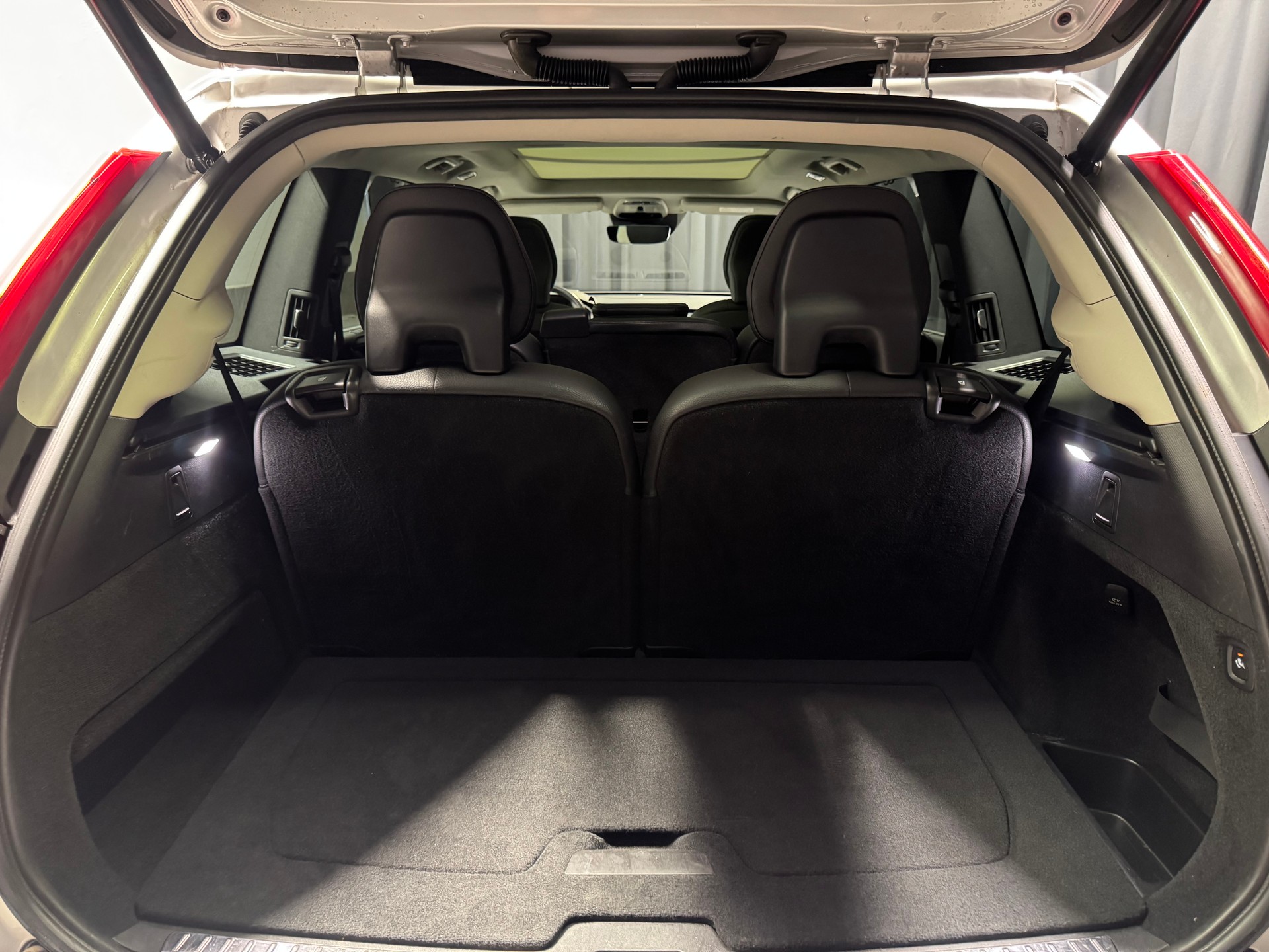 VOLVO XC90 T8 eAWD Inscription Geartronic (40)-image-25