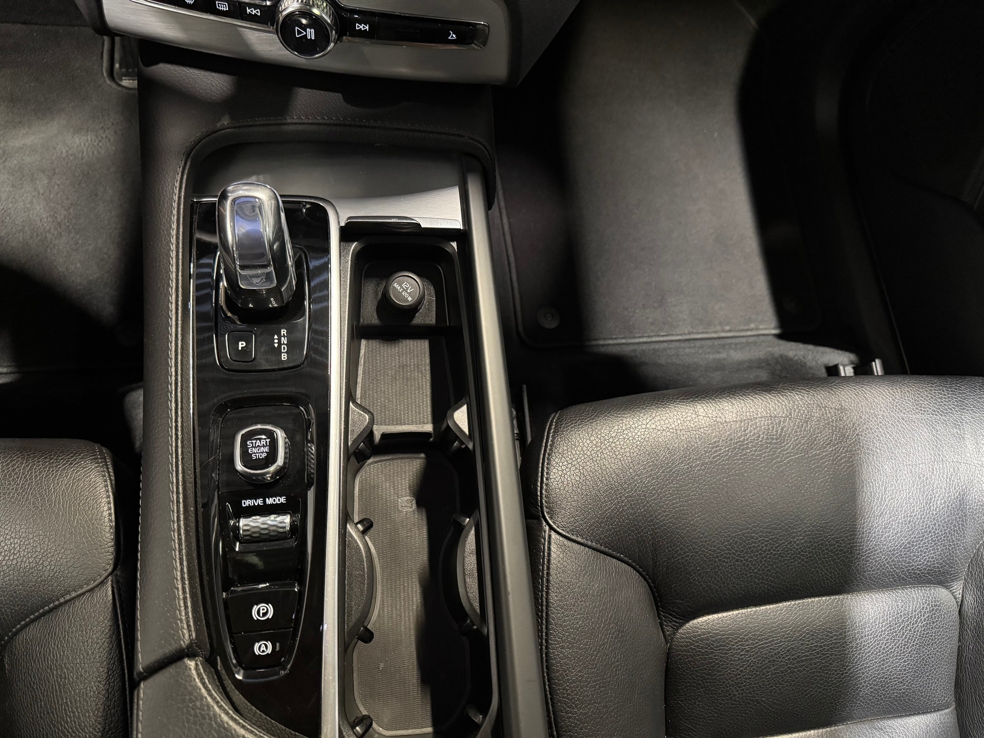 VOLVO XC90 T8 eAWD Inscription Geartronic (40)-image-17
