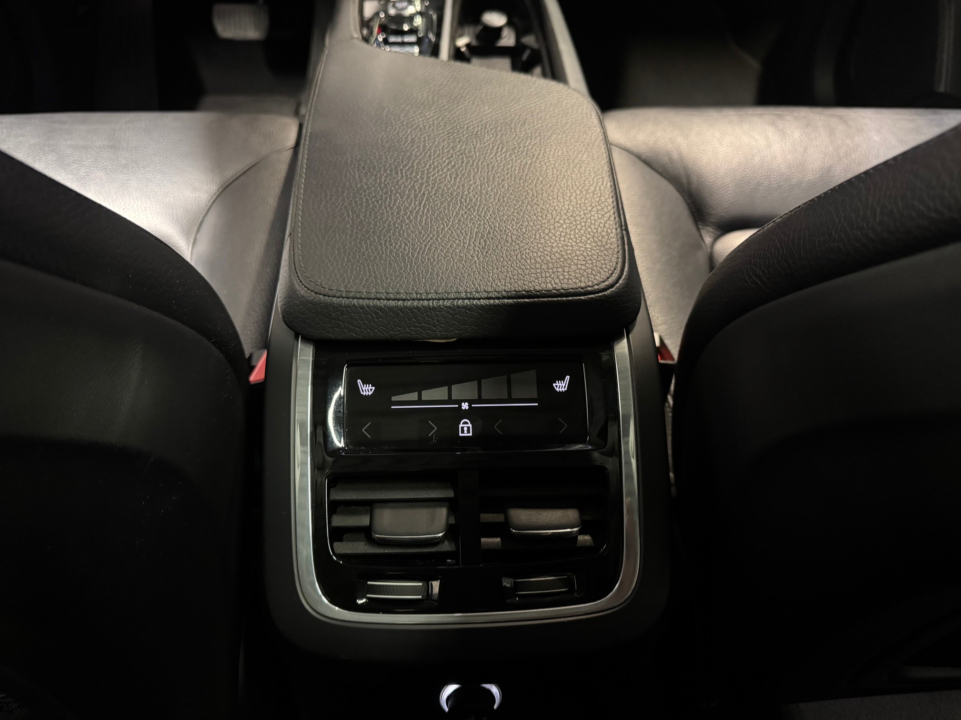VOLVO XC90 T8 eAWD Inscription Geartronic (40)-image-22