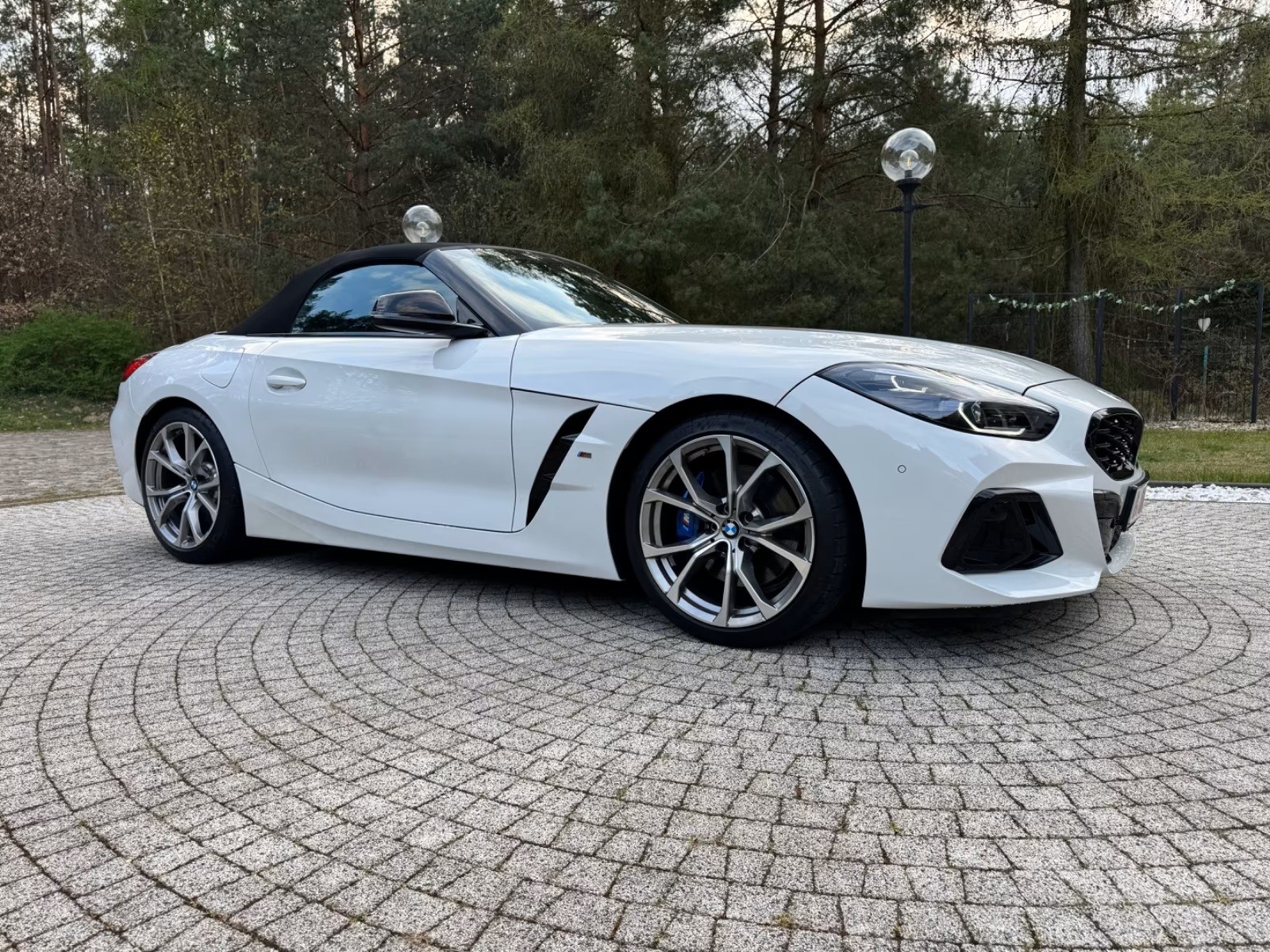 BMW M40i-image-3