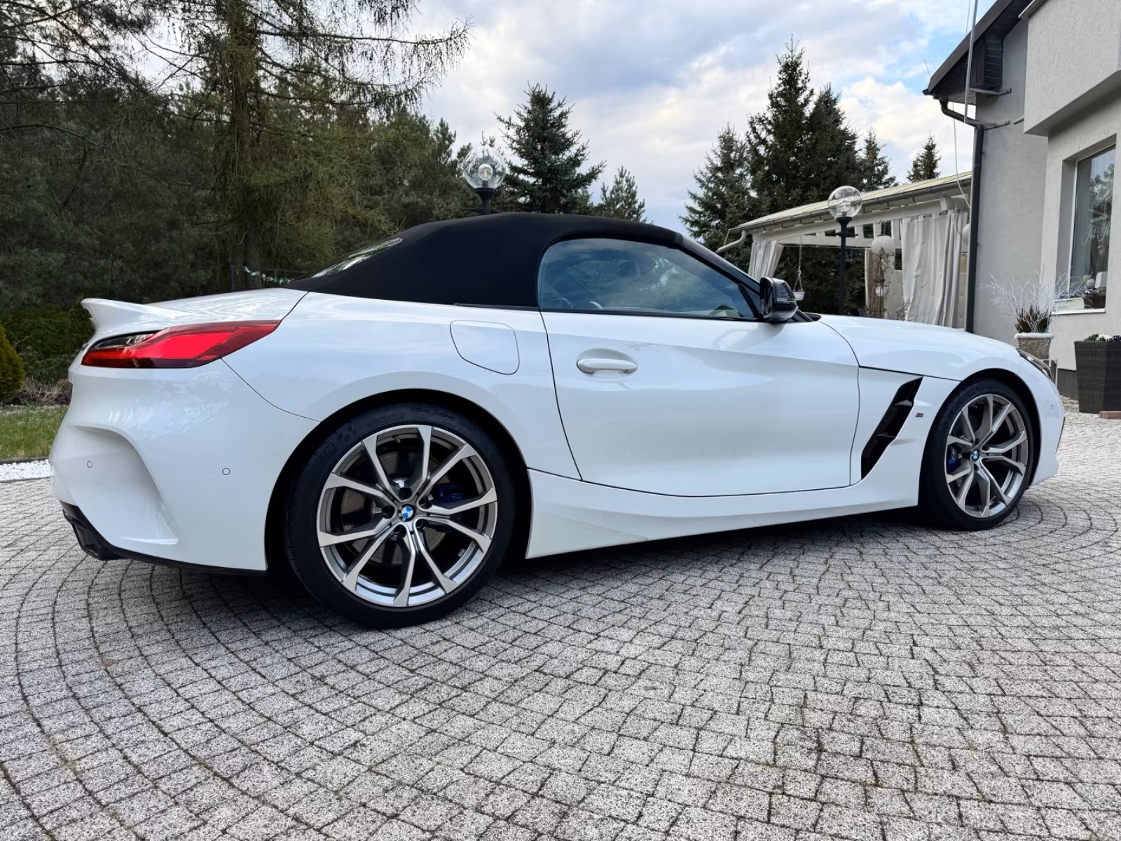 BMW M40i-image-1