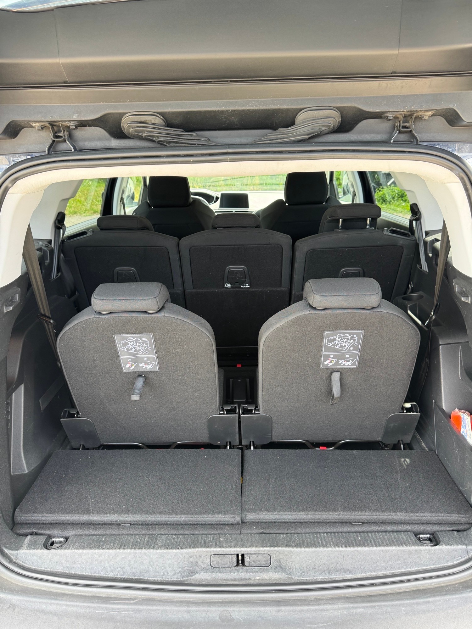 PEUGEOT 5008 1.2 Pure Tech Active-image-9