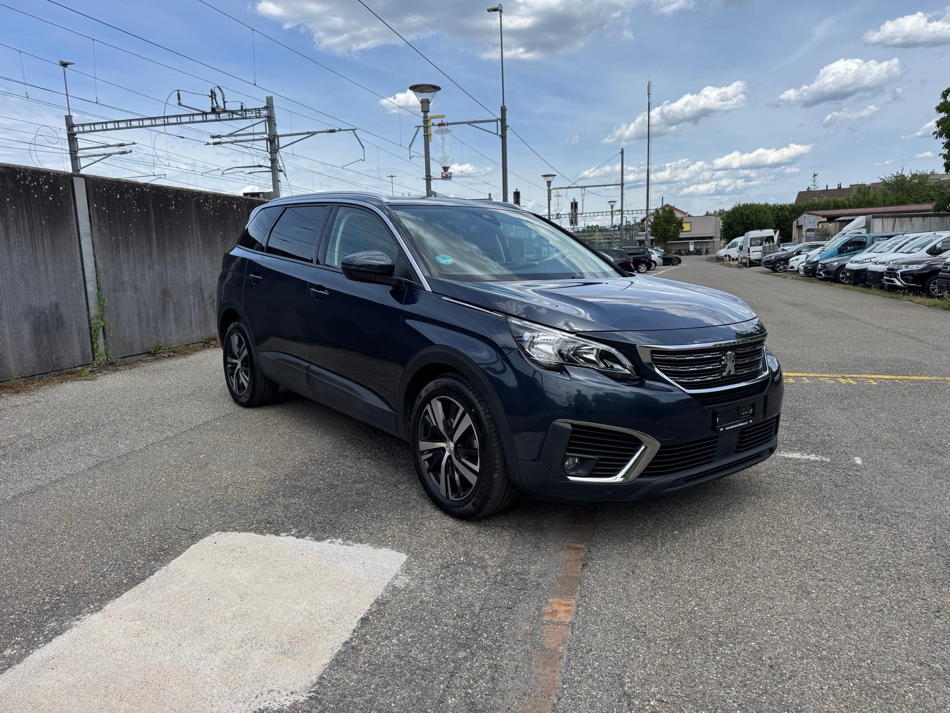 PEUGEOT 5008 1.2 Pure Tech Active-image-0
