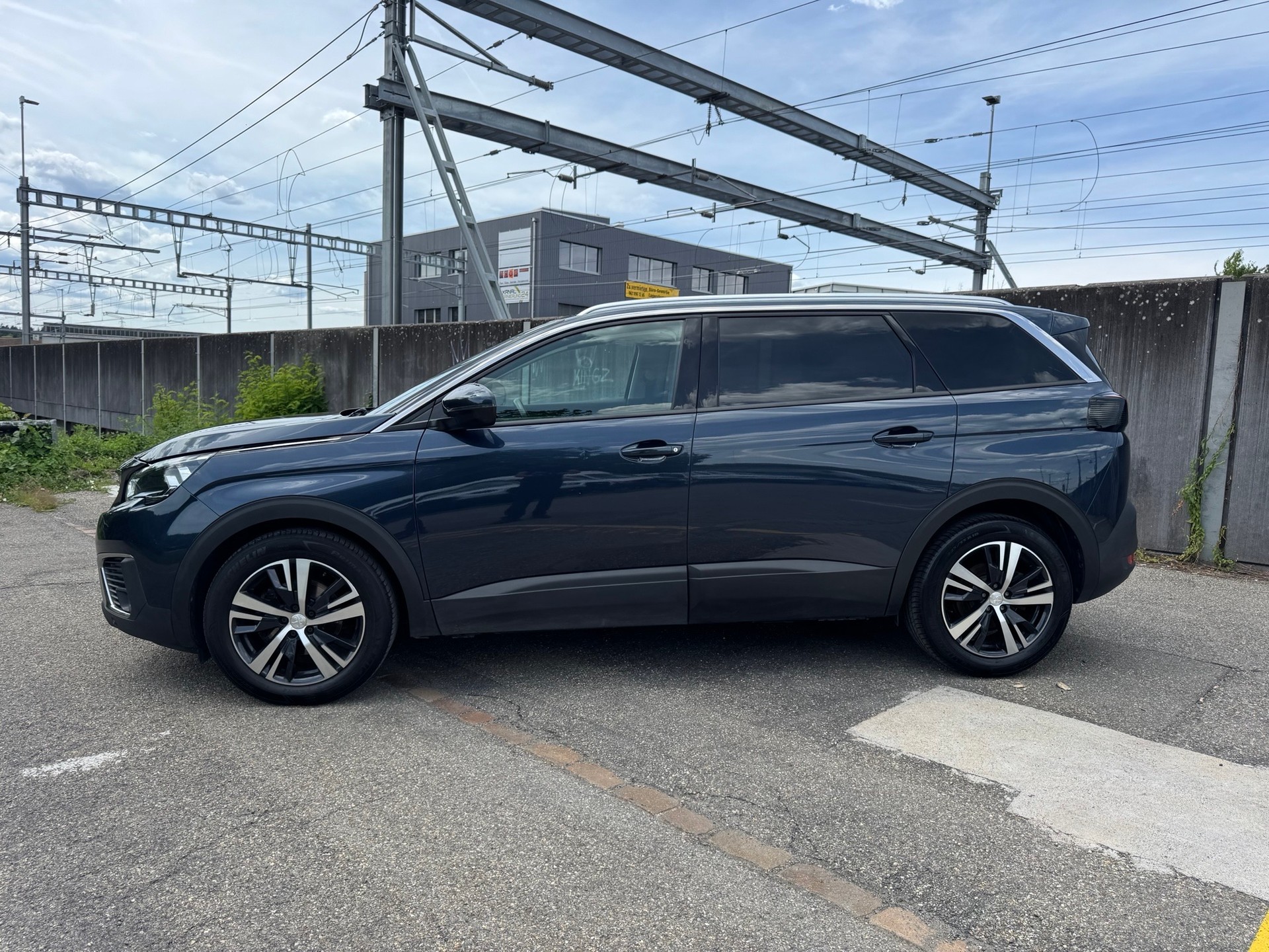 PEUGEOT 5008 1.2 Pure Tech Active-image-3