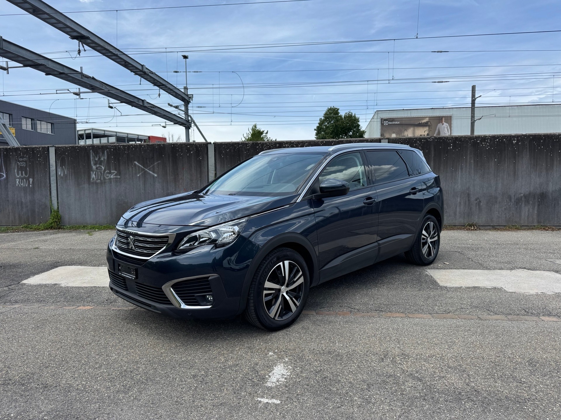 PEUGEOT 5008 1.2 Pure Tech Active-image-2