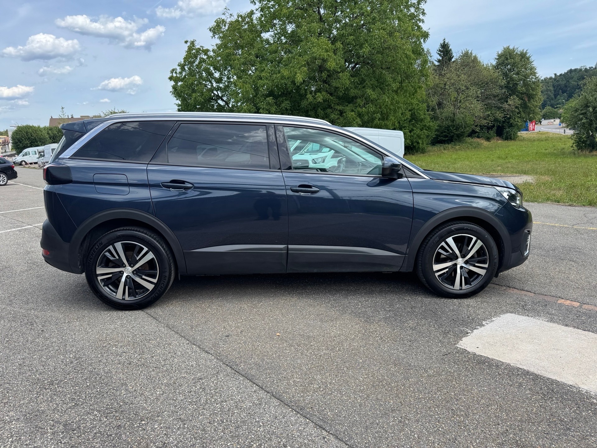 PEUGEOT 5008 1.2 Pure Tech Active-image-1