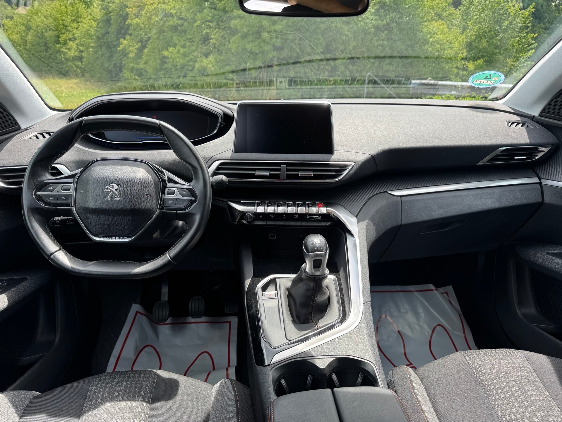 PEUGEOT 5008 1.2 Pure Tech Active-image-8