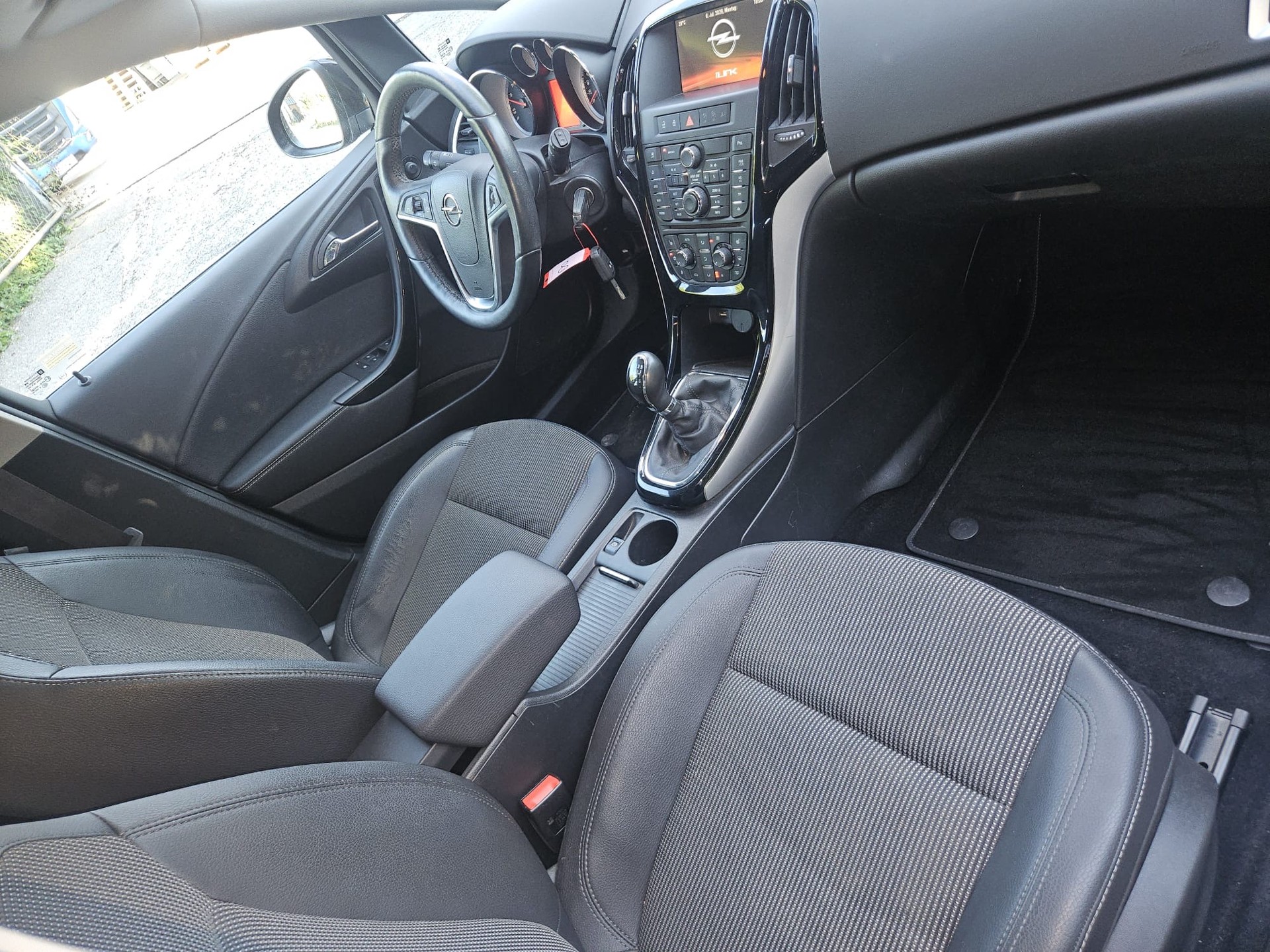 OPEL Astra 1.4i 16V Turbo-image-11
