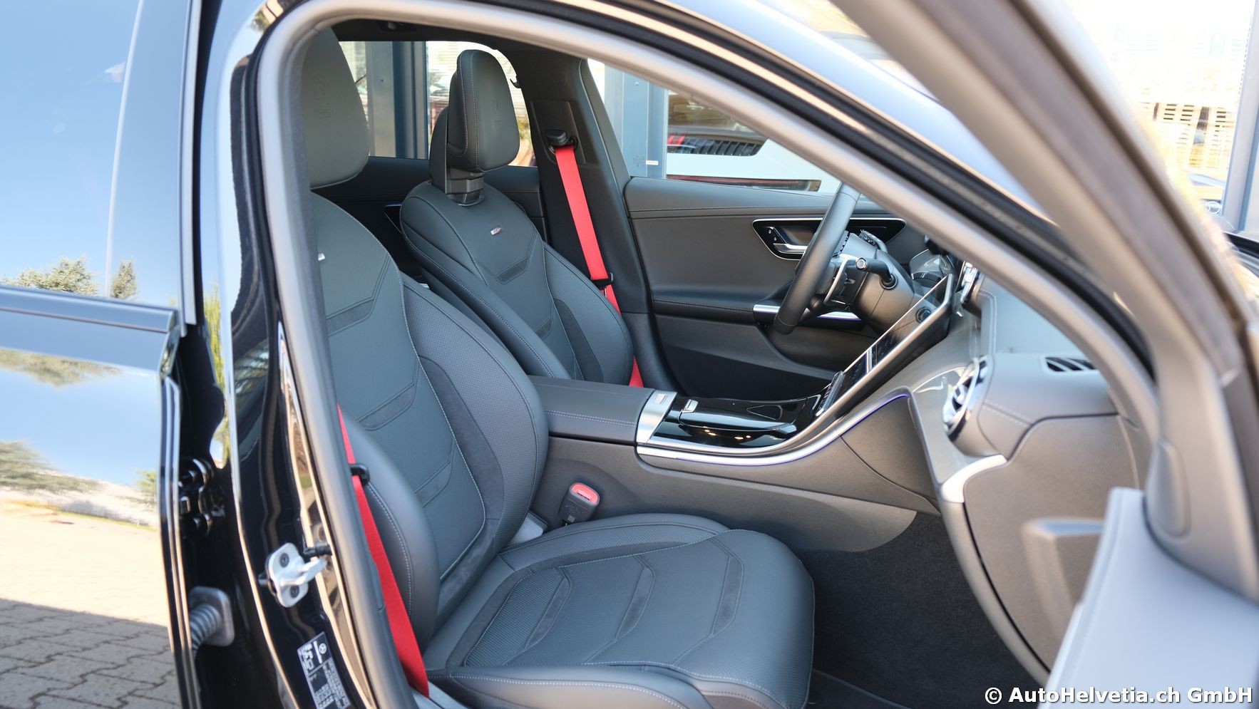 MERCEDES-BENZ C 63 S AMG T E Performance 4 Matic-image-12