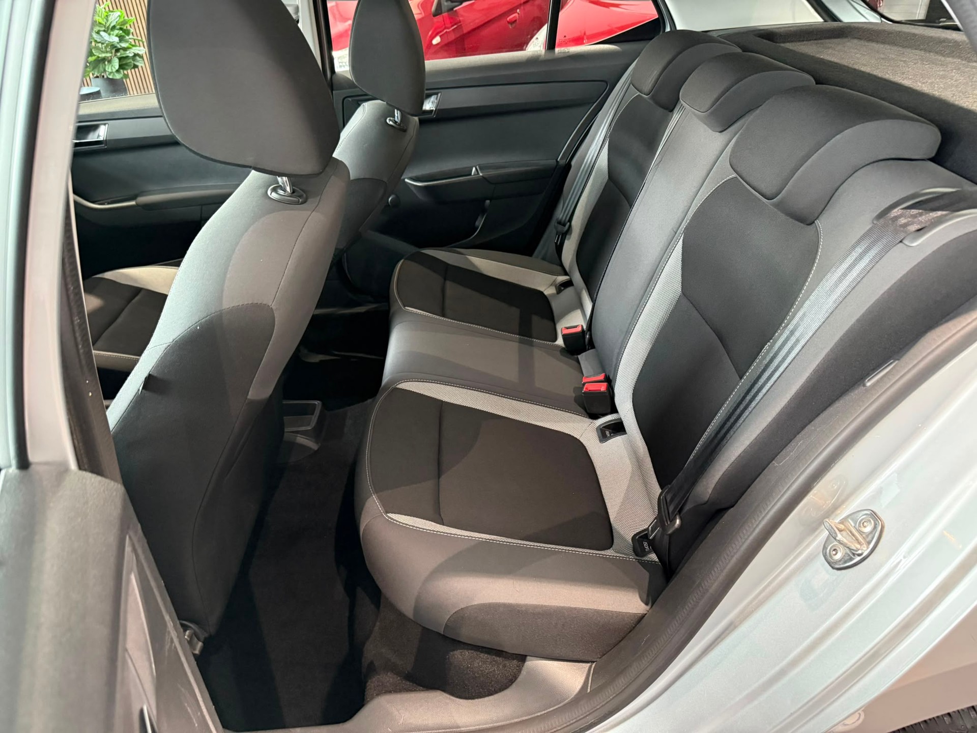 SKODA Fabia 1.4 TDI Ambition-image-8