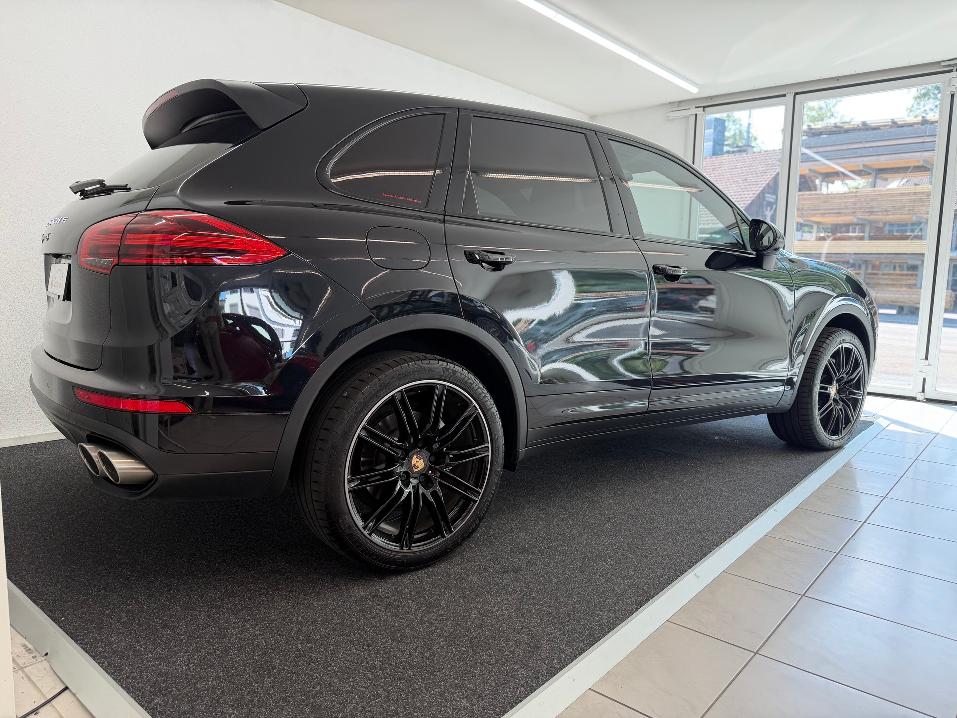 PORSCHE Cayenne 4.2 V8 TDI S TipT-showroom-element-3