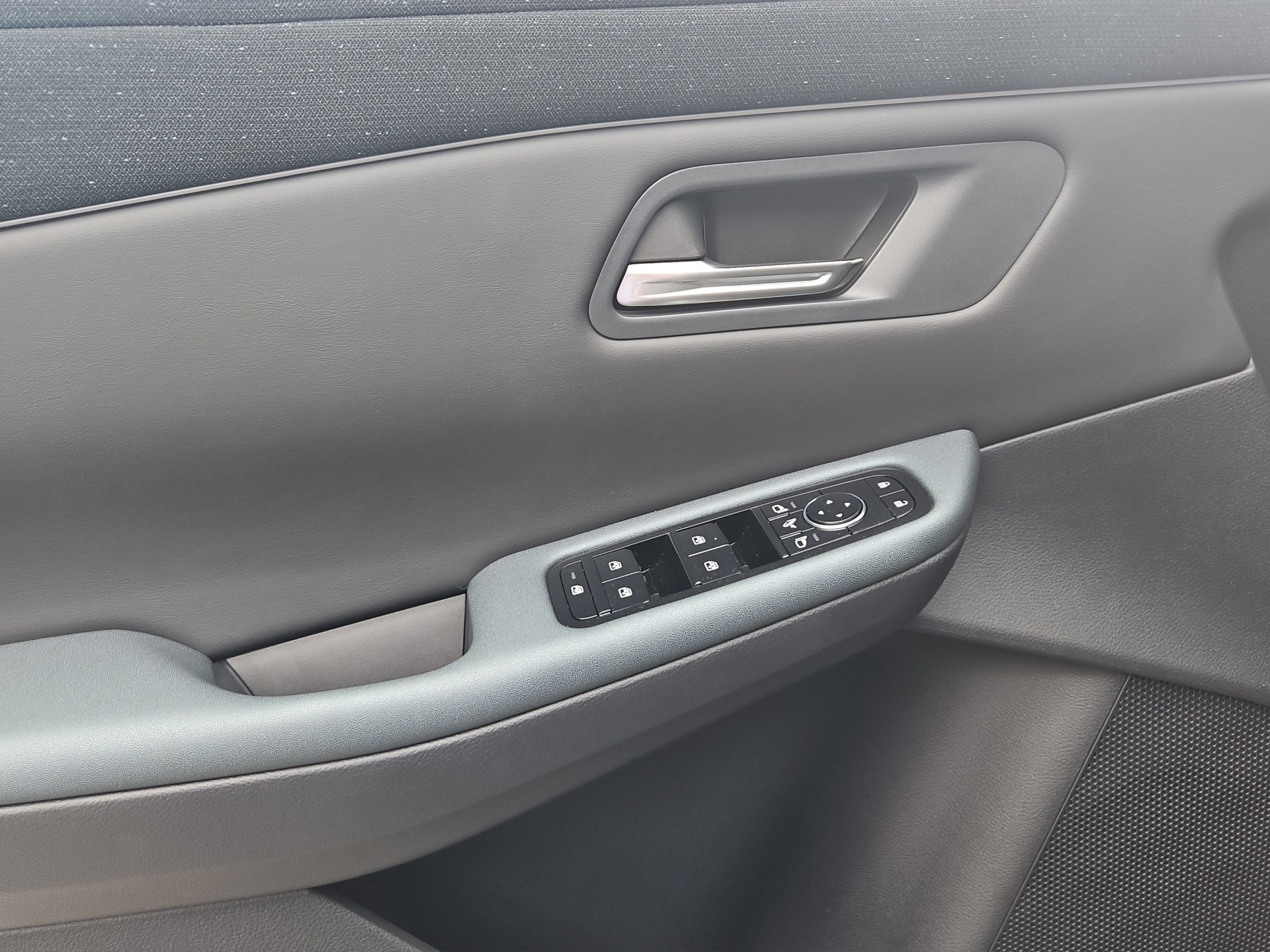 NISSAN 75 kWh Evolve-image-17