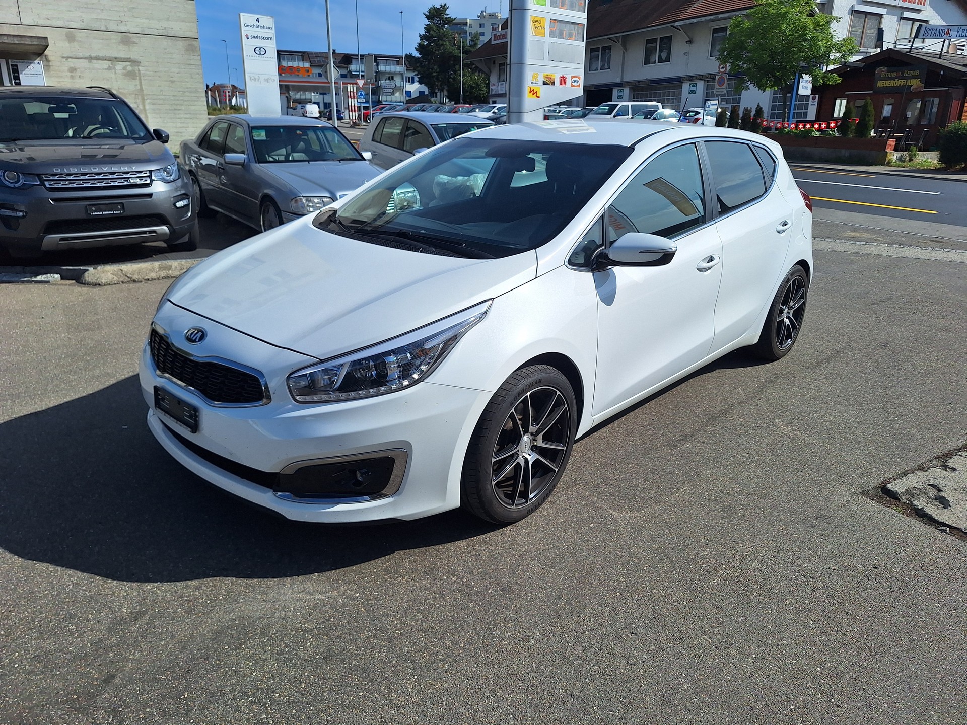 KIA Cee'd 1.6 CRDi Swiss Champion DCT-image-1
