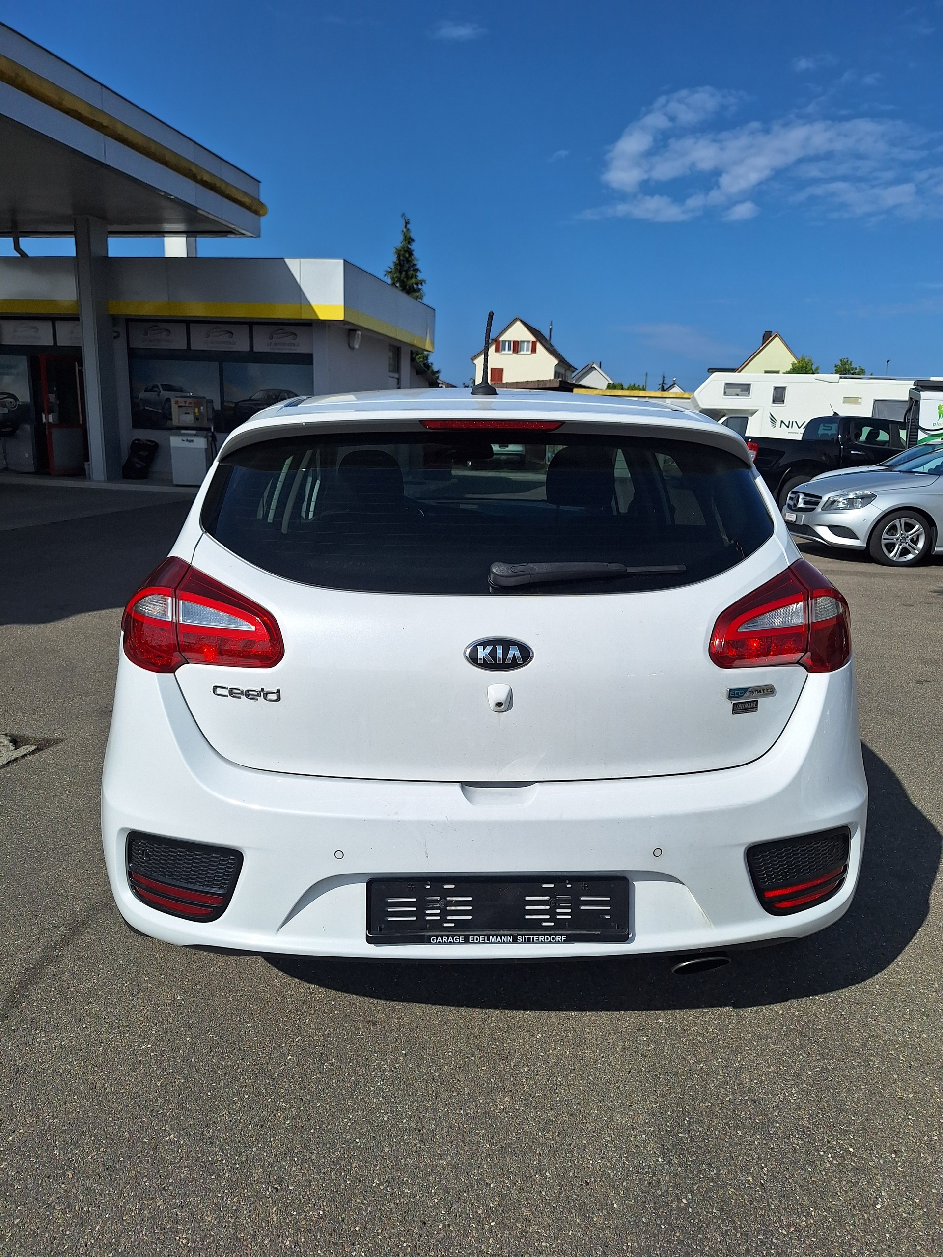 KIA Cee'd 1.6 CRDi Swiss Champion DCT-image-2