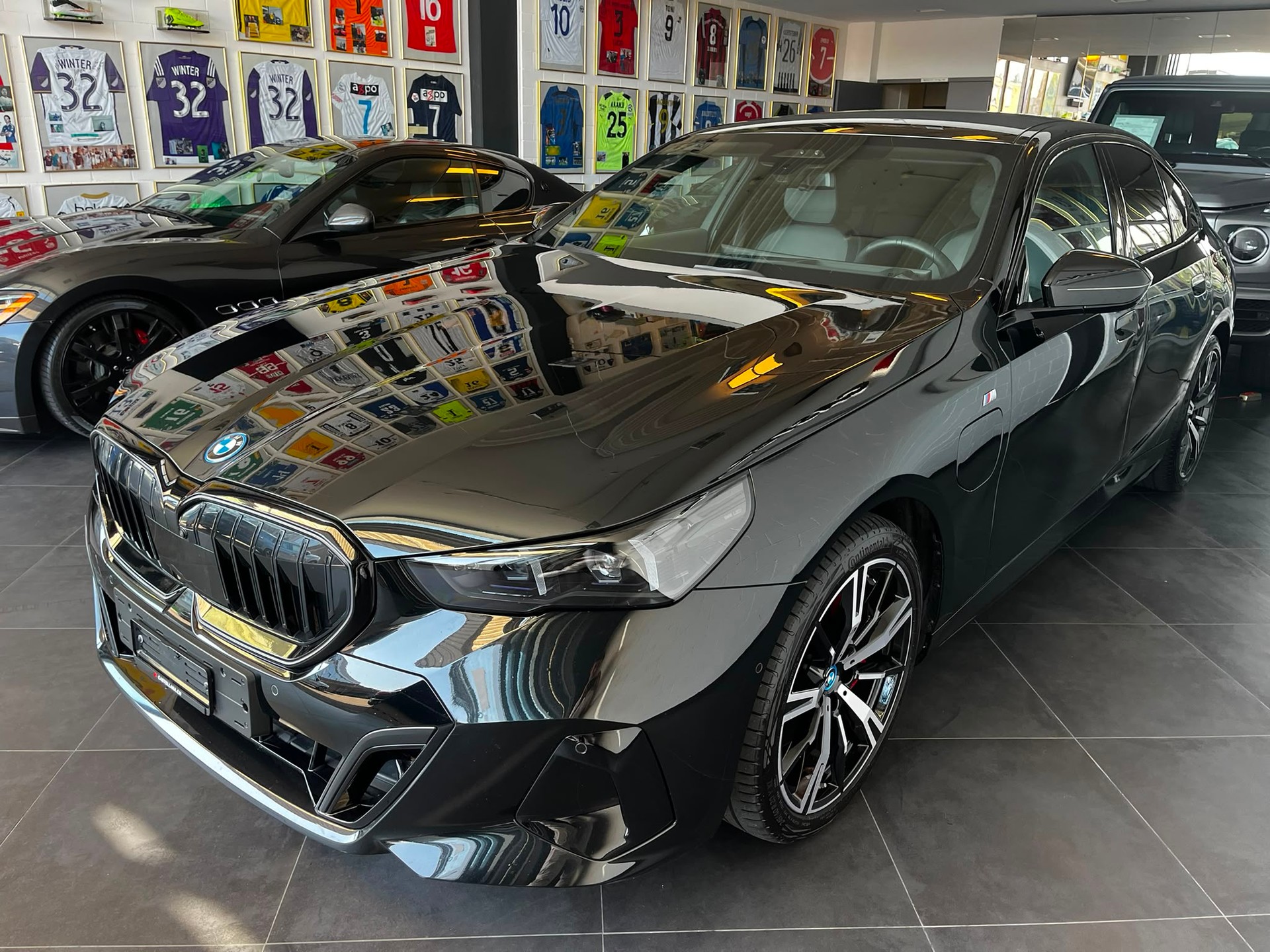 BMW 550e xDrive M Sport Pro Steptronic-showroom-element-3