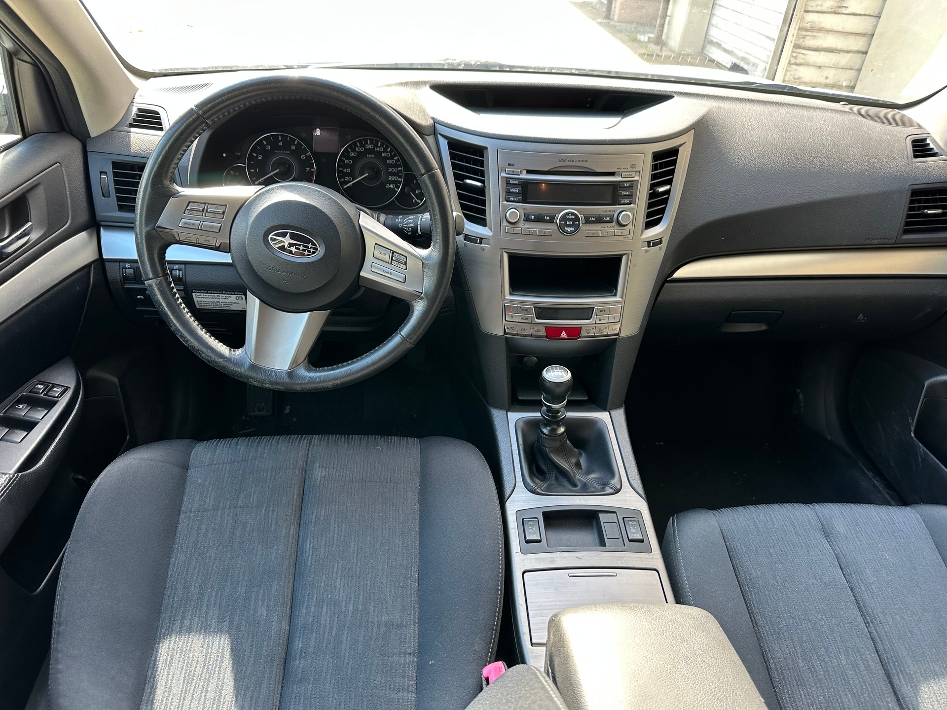SUBARU Legacy 2.0i Limited AWD-image-8