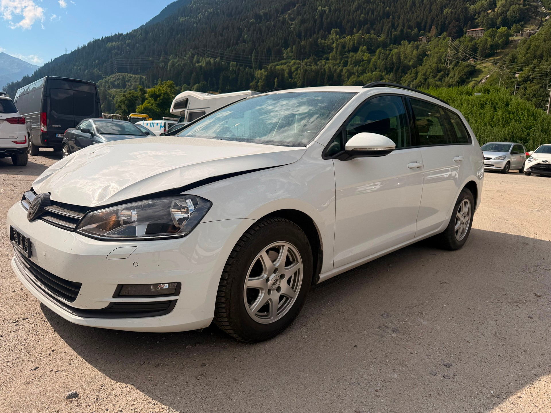 VW Golf Variant 1.6 TDI Allstar 4Motion-image-2