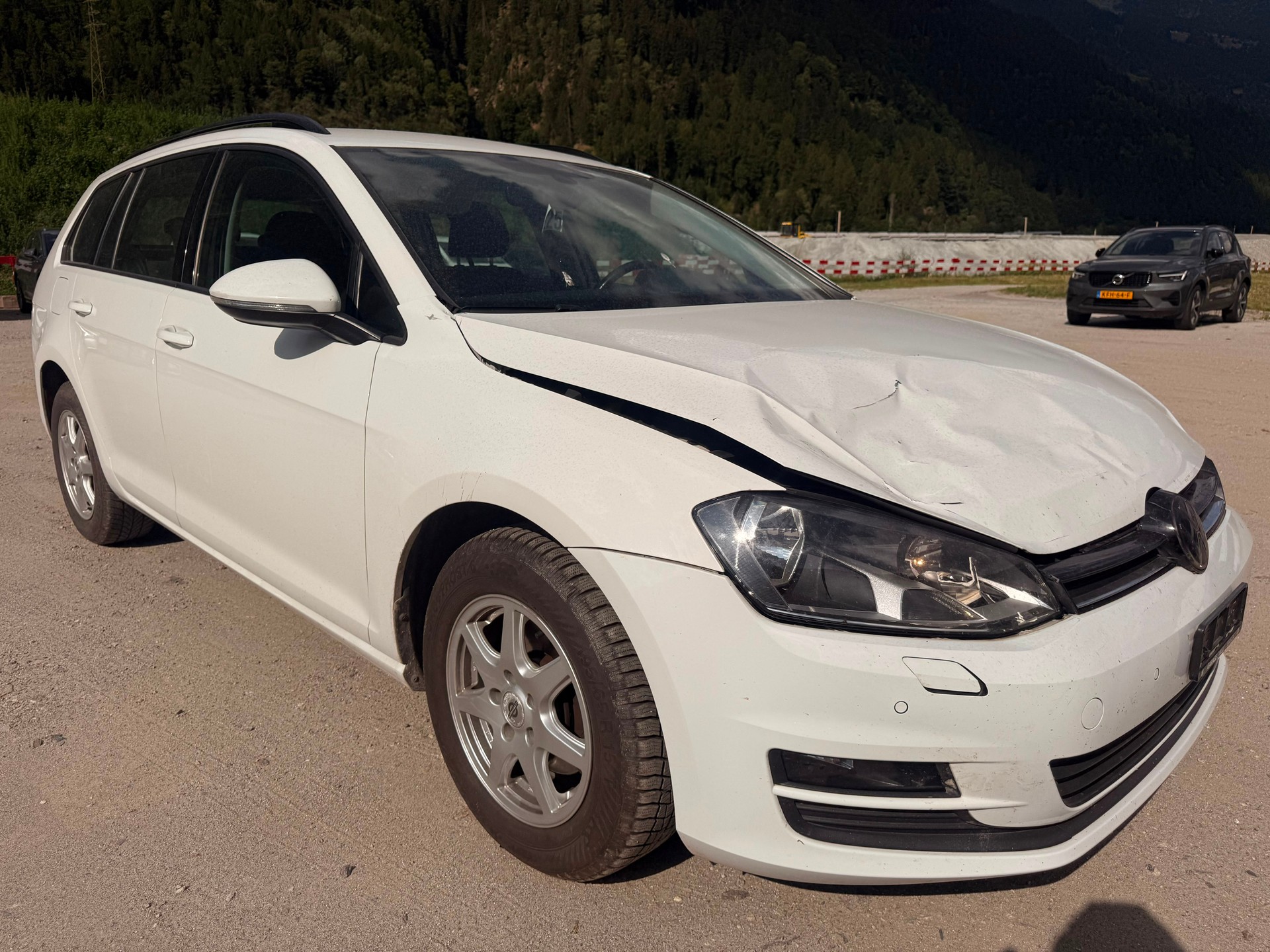 VW Golf Variant 1.6 TDI Allstar 4Motion-image-1