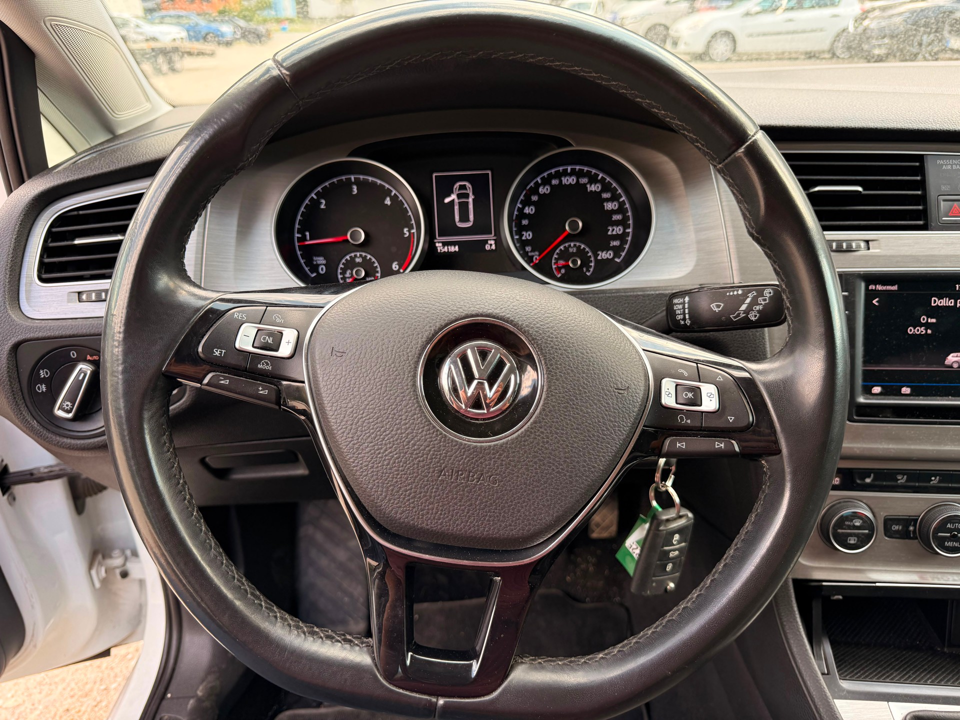 VW Golf Variant 1.6 TDI Allstar 4Motion-image-11