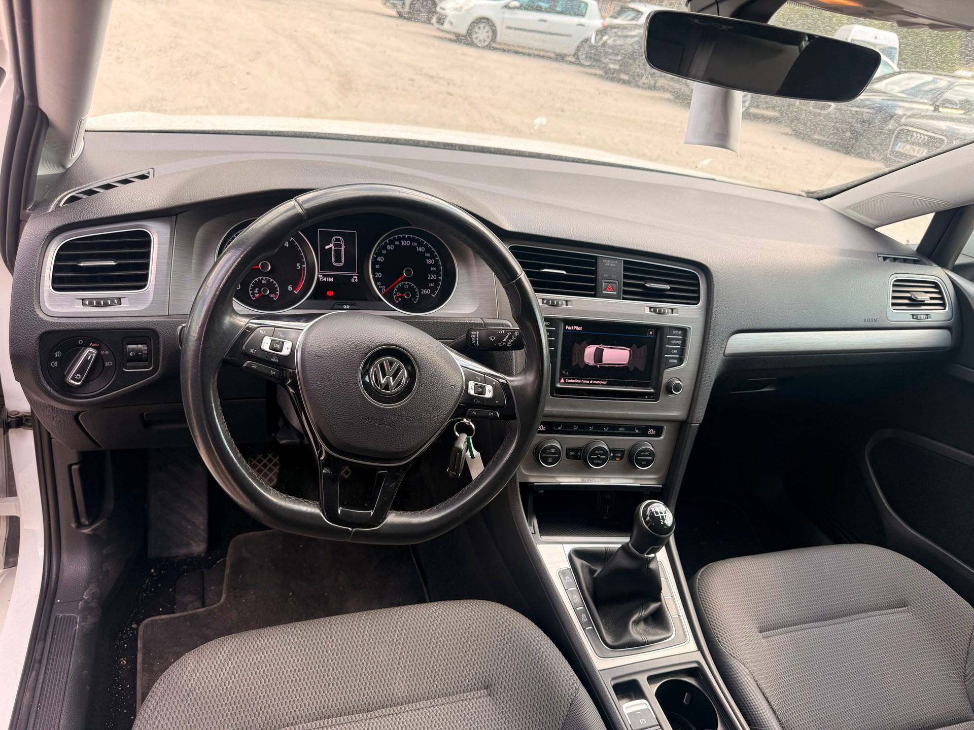 VW Golf Variant 1.6 TDI Allstar 4Motion-image-8