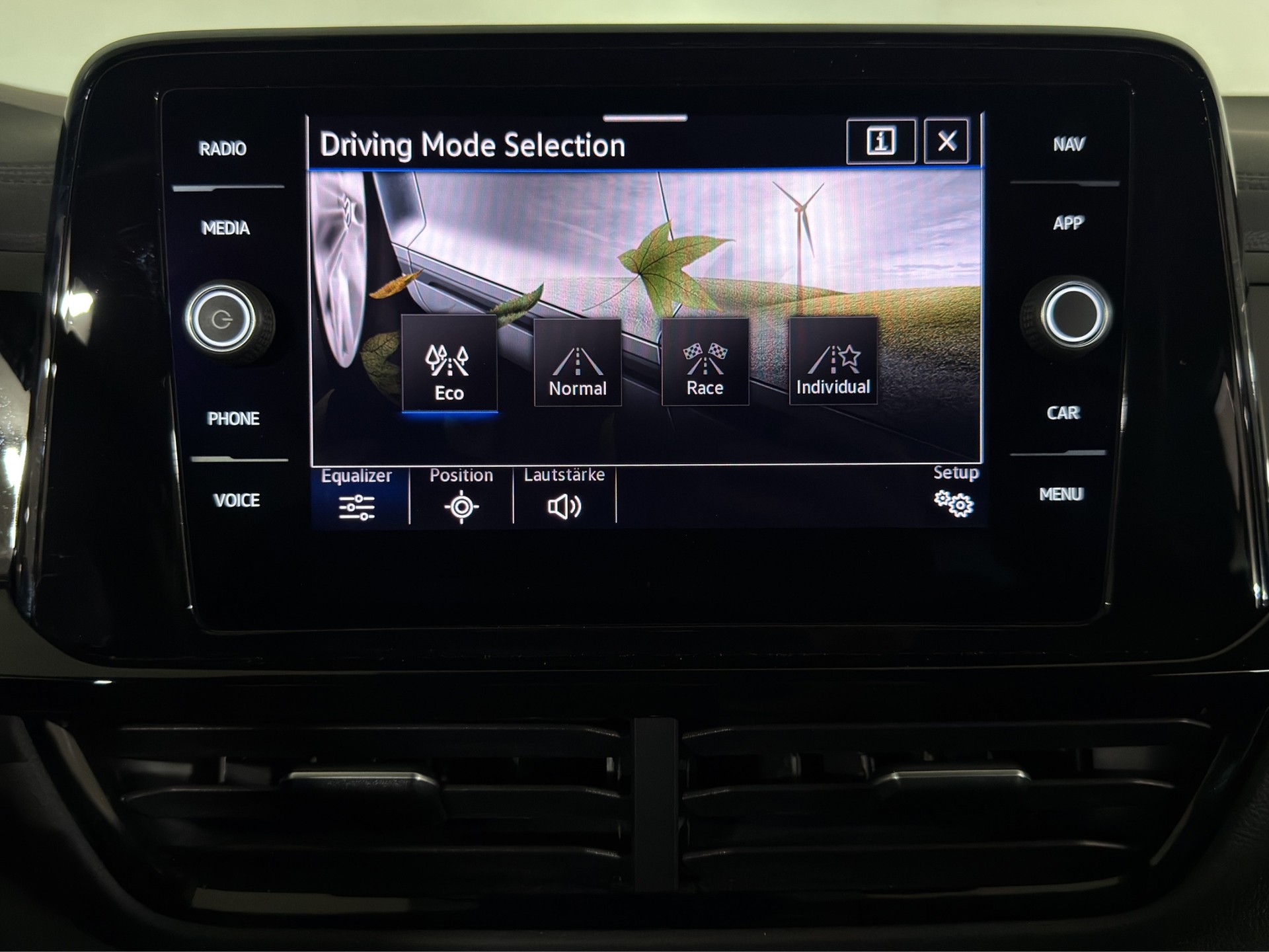 VW T-Roc 2.0 TSI R DSG 4Motion-image-17