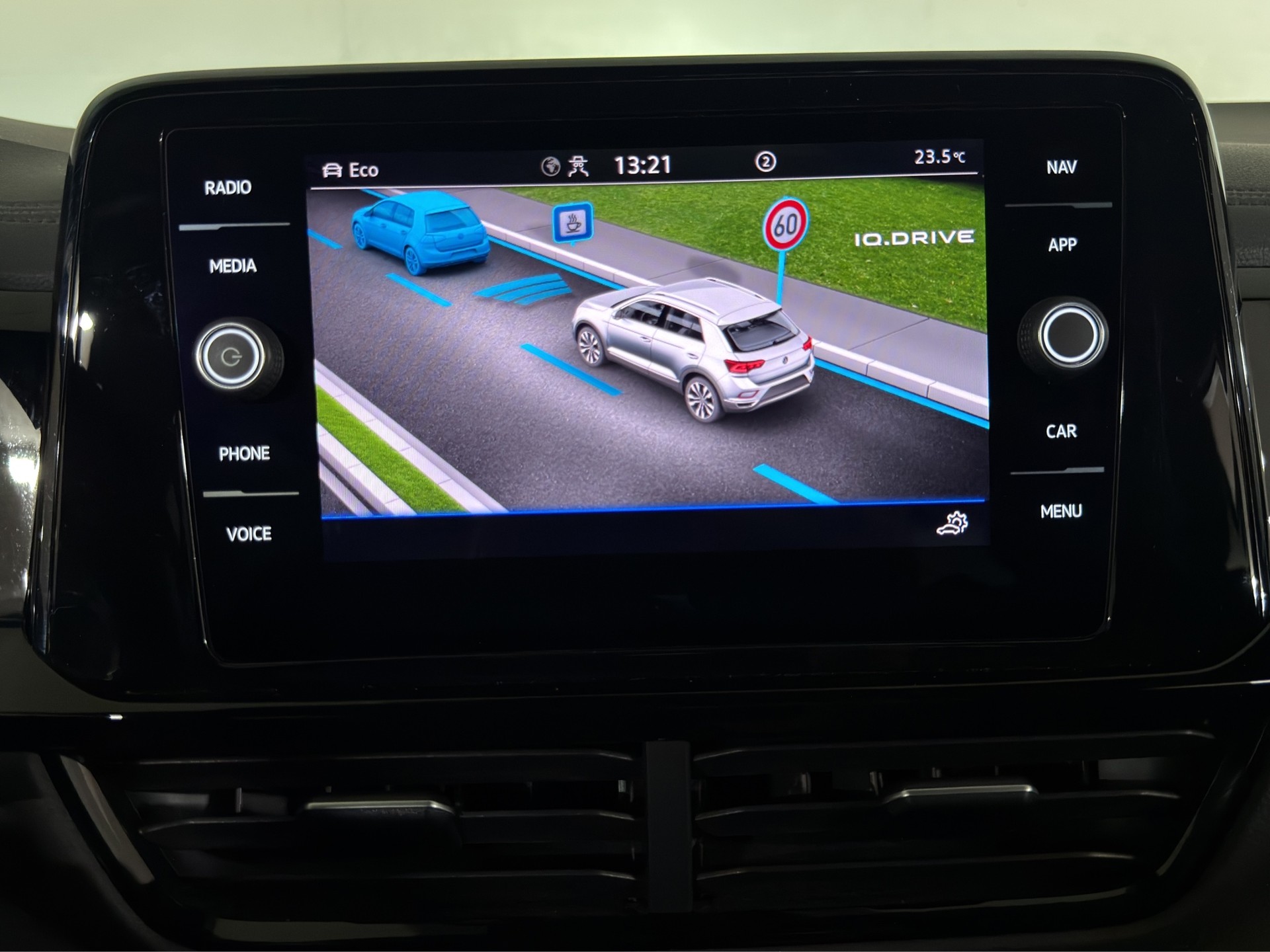 VW T-Roc 2.0 TSI R DSG 4Motion-image-24