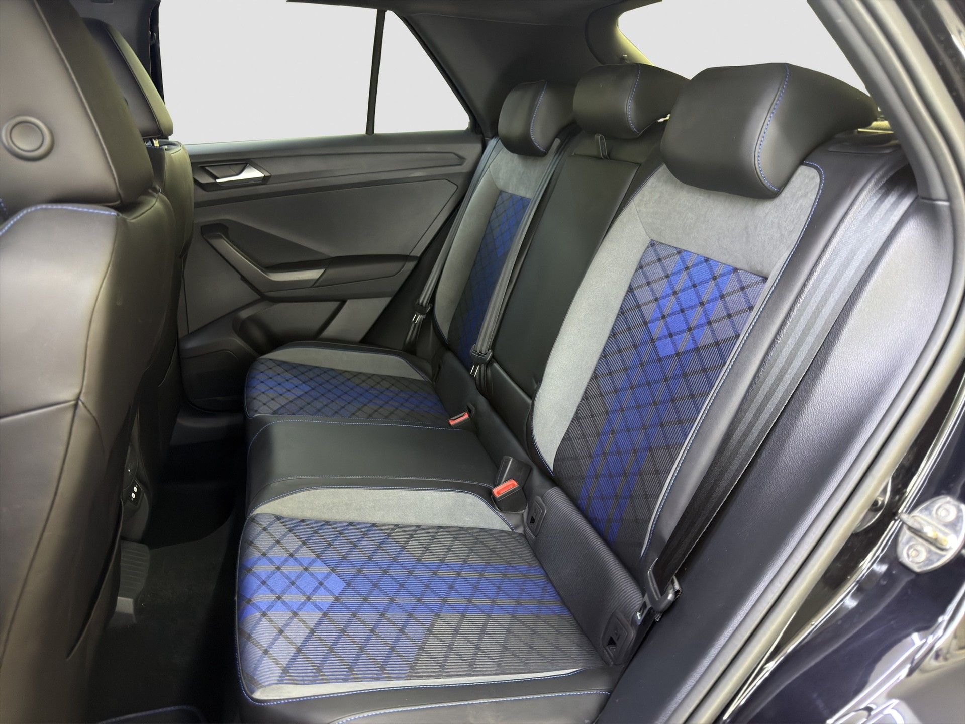 VW T-Roc 2.0 TSI R DSG 4Motion-image-12