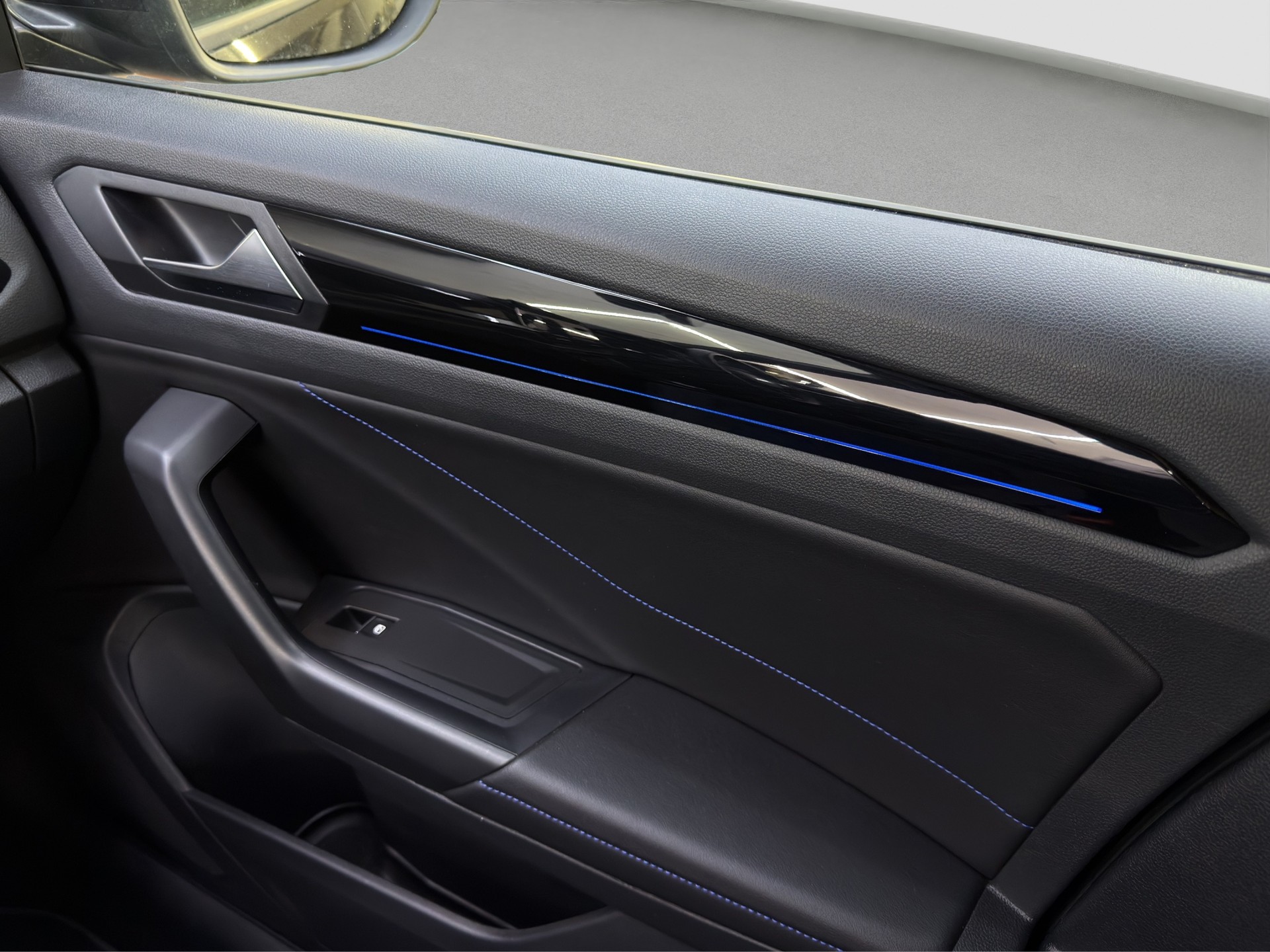 VW T-Roc 2.0 TSI R DSG 4Motion-image-29