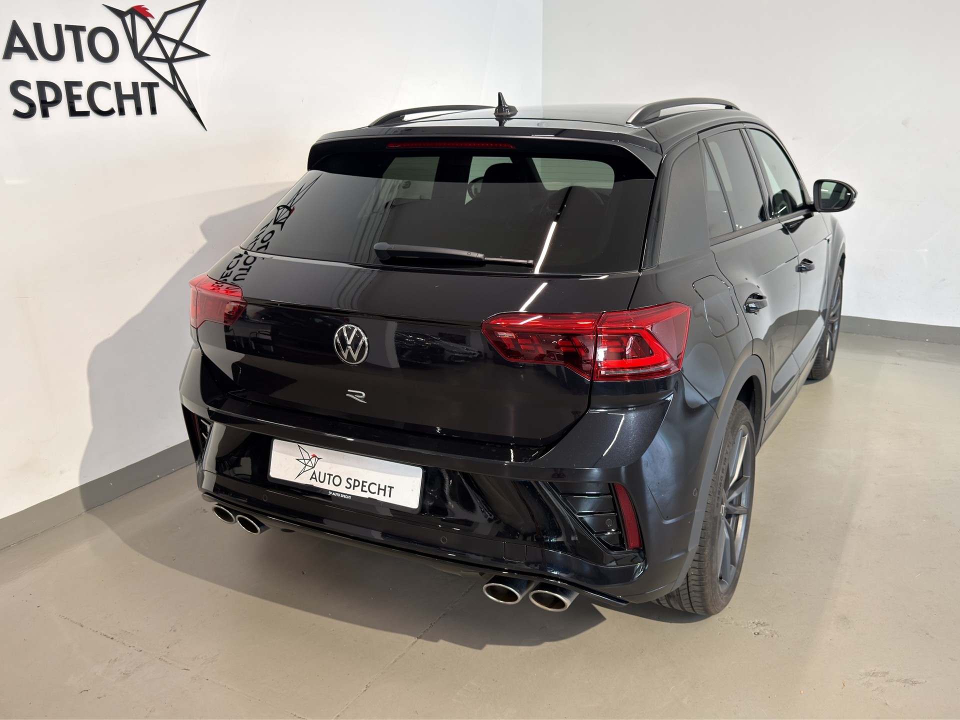 VW T-Roc 2.0 TSI R DSG 4Motion-image-3