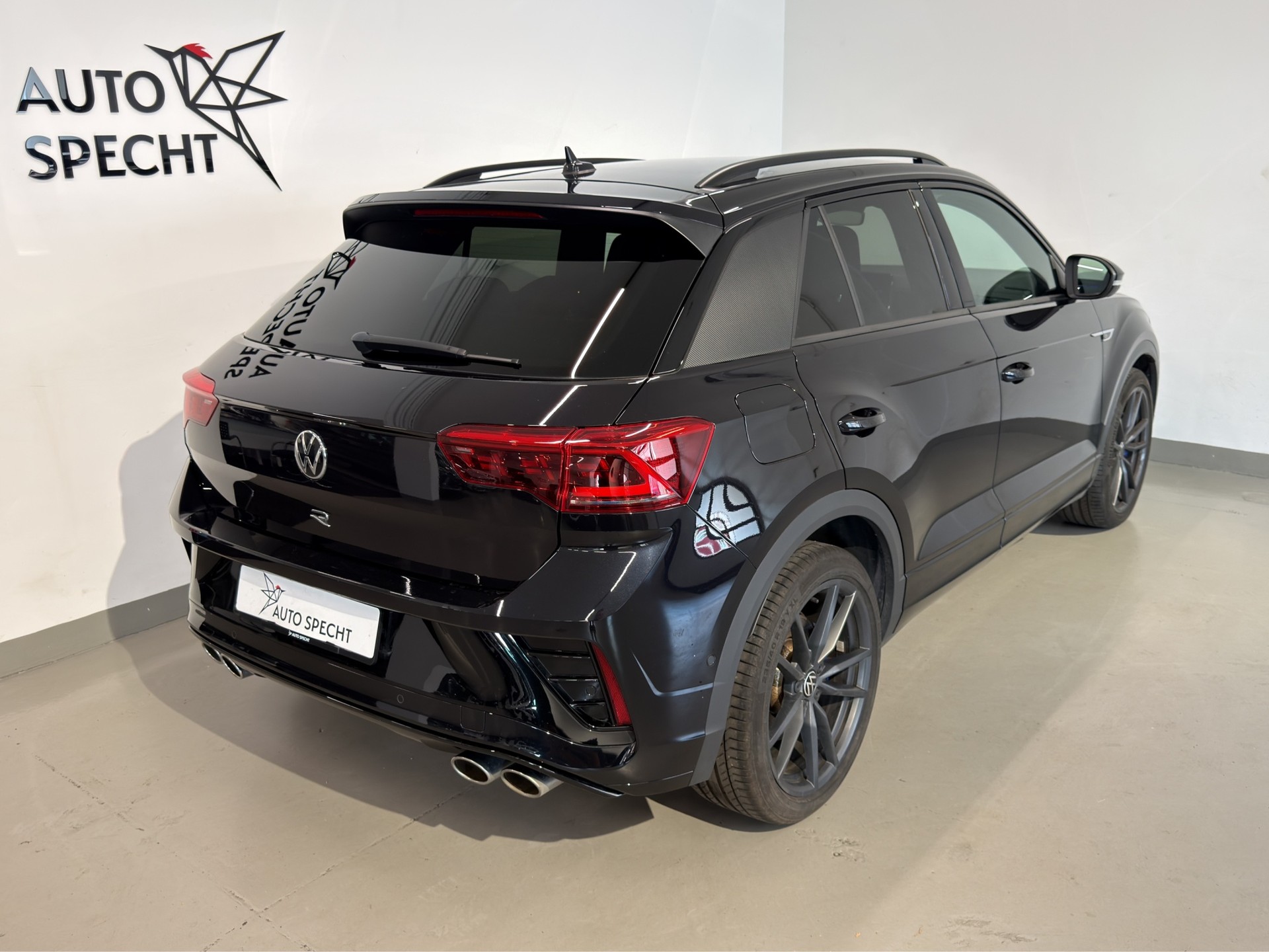VW T-Roc 2.0 TSI R DSG 4Motion-image-4