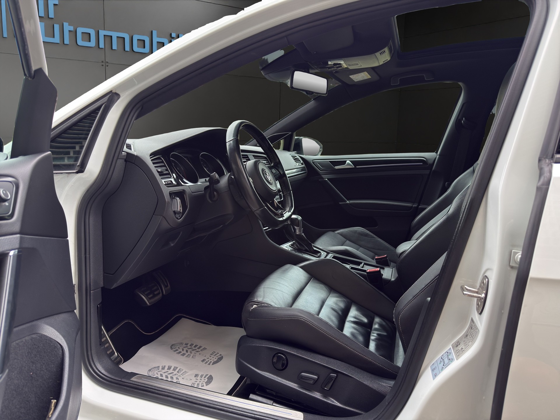 VW Variant 2.0 TSI R 4 Motion DSG-image-13