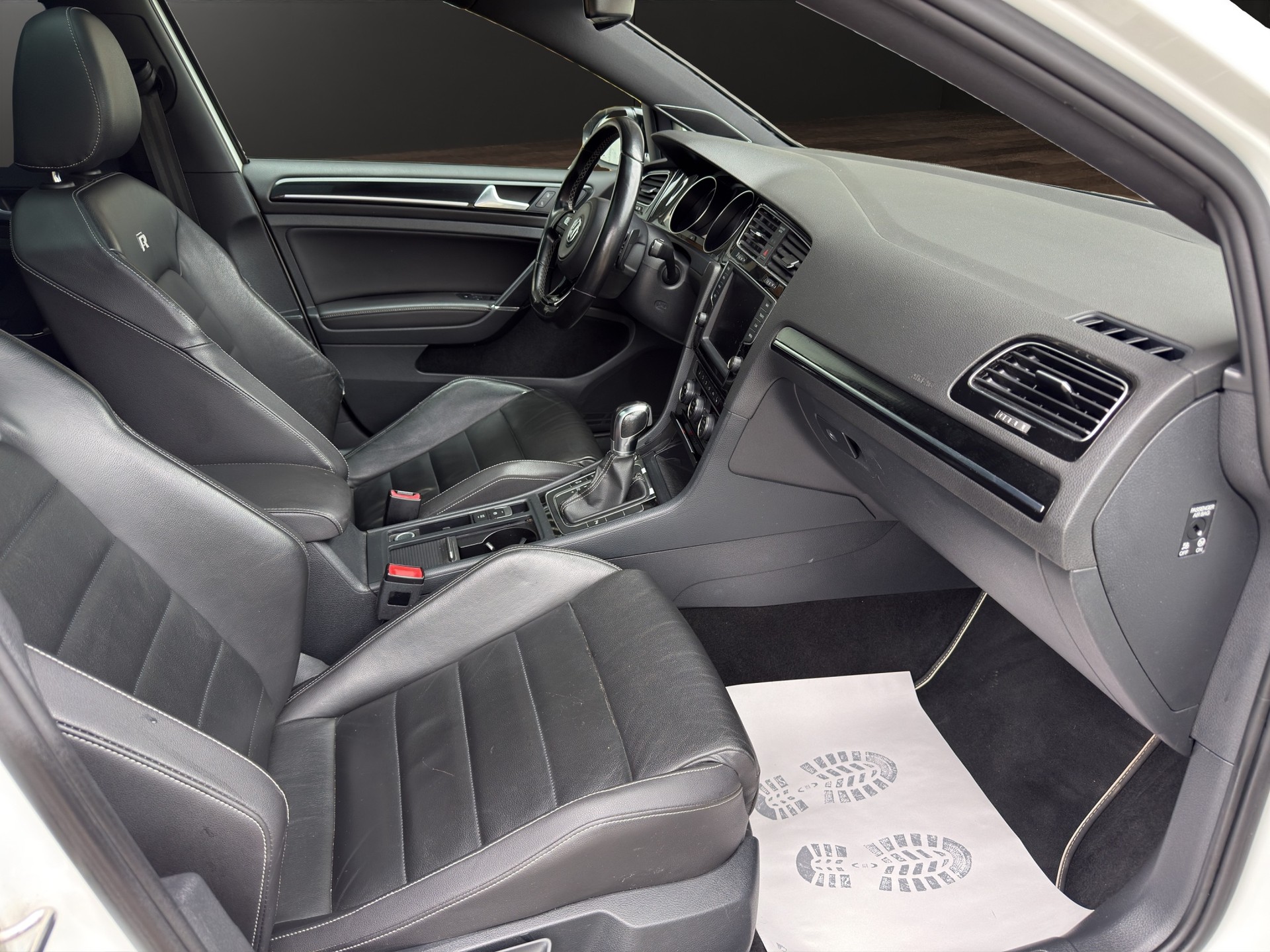VW Variant 2.0 TSI R 4 Motion DSG-image-11