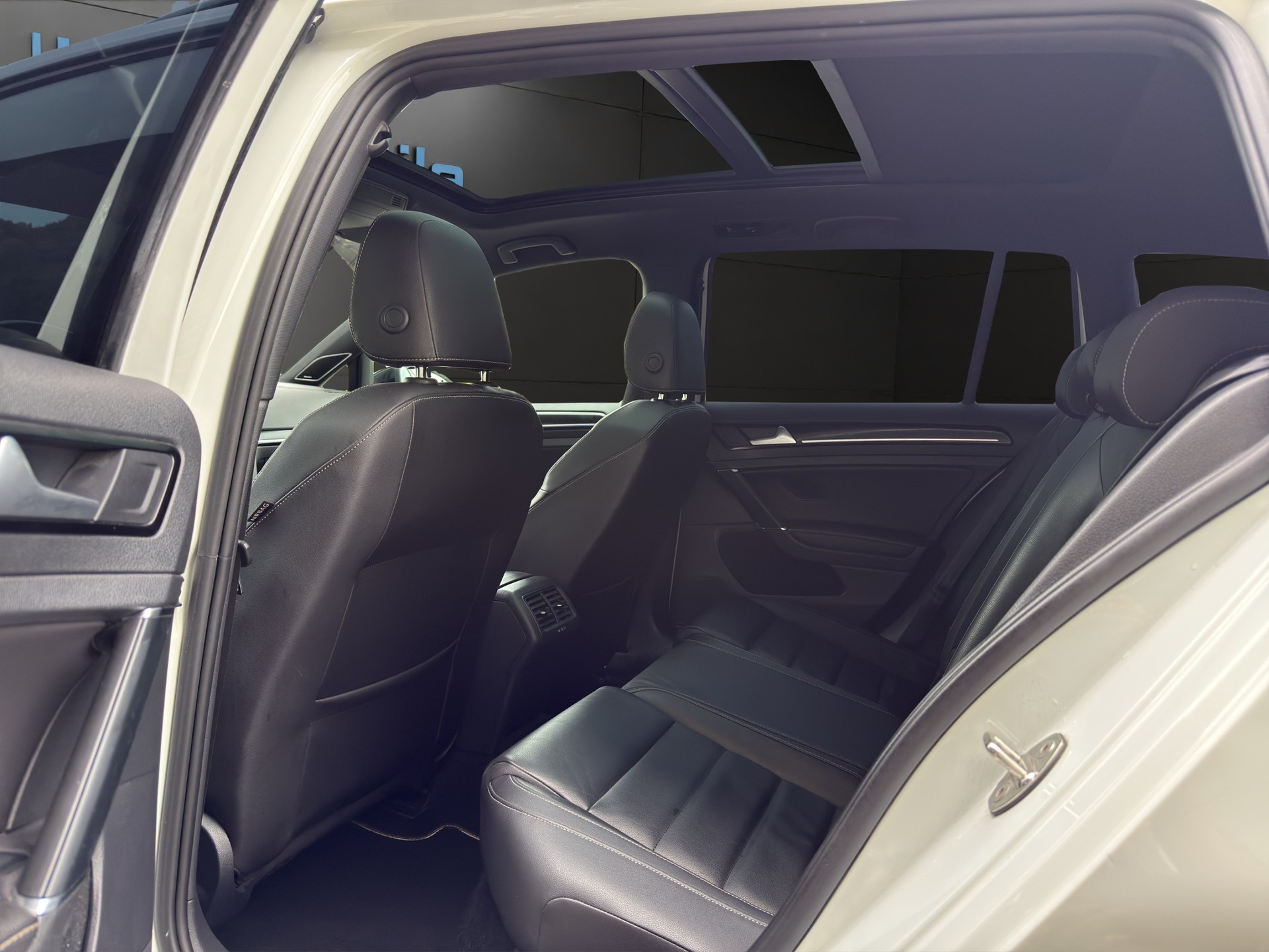 VW Variant 2.0 TSI R 4 Motion DSG-image-15