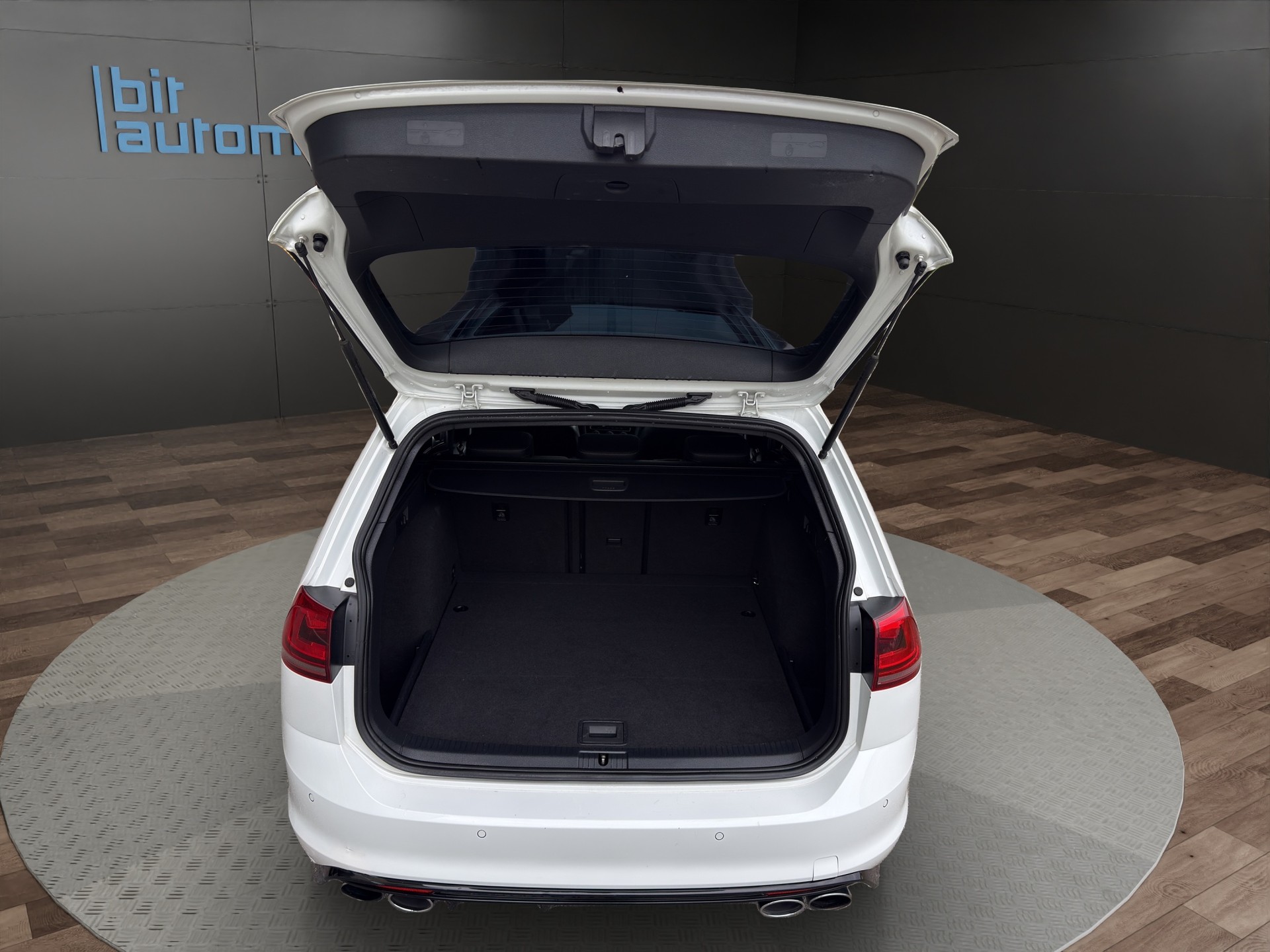 VW Variant 2.0 TSI R 4 Motion DSG-image-6