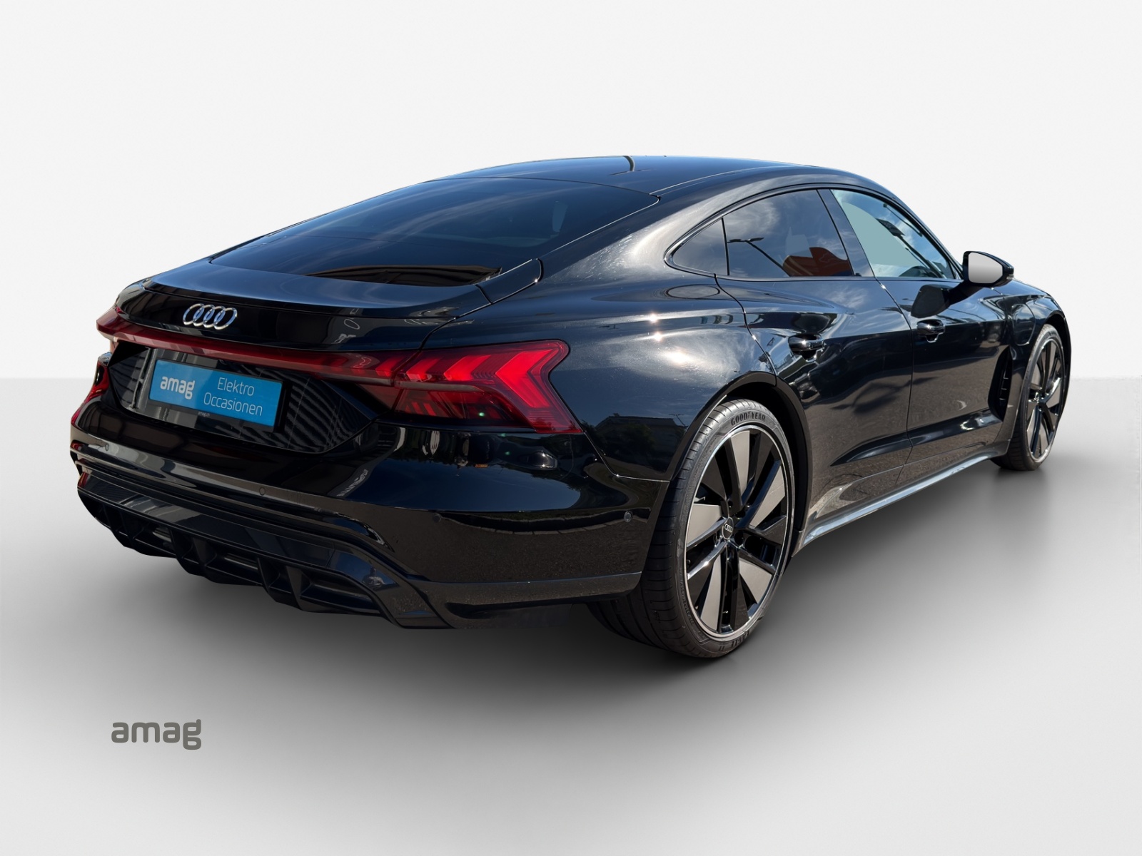 AUDI e-tron GT quattro-image-4